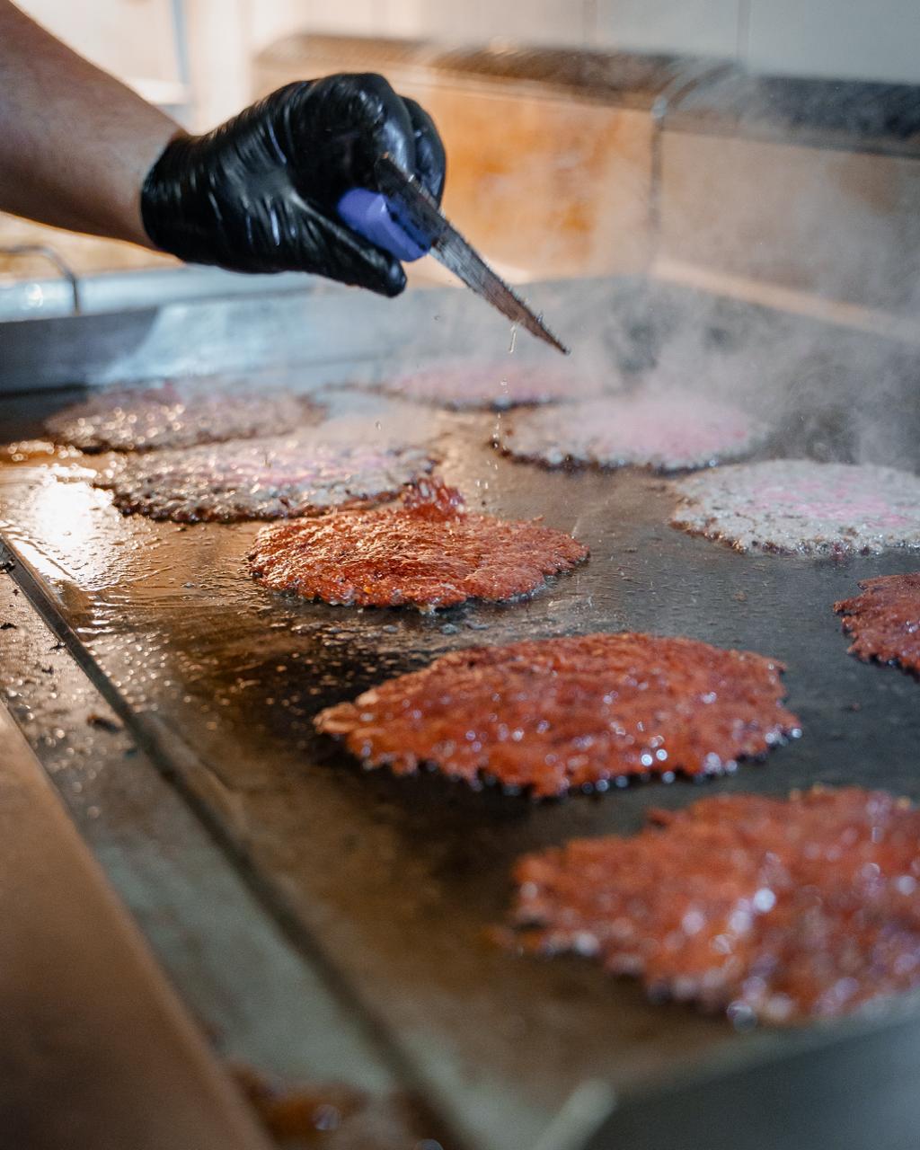 Smashburgers cotti sulla piastra