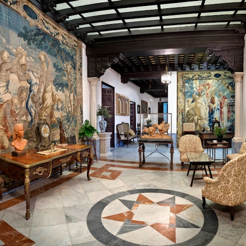 Dewan dengan permadani Istana Viceroy Laserna