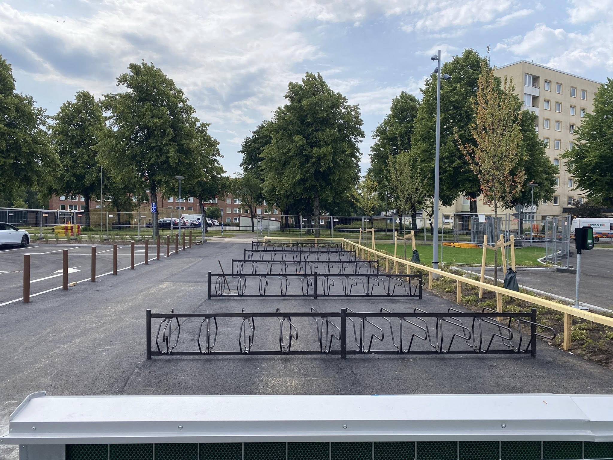 black and gray metal pipe