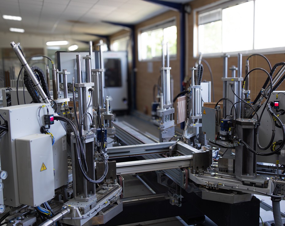 Automatizovaná výrobní linka na okna v hale