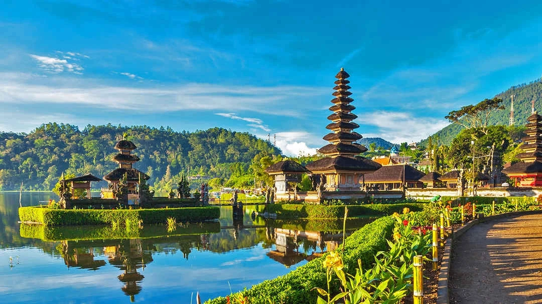 Iconic Balinese lake temple sunset.