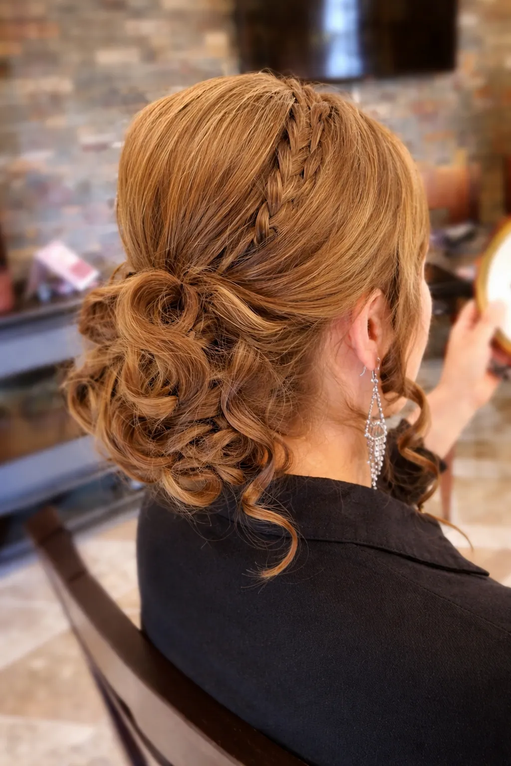 Peinado social para eventos en Maipú Santiago, estilo elegante y de larga duración para ocasiones especiales