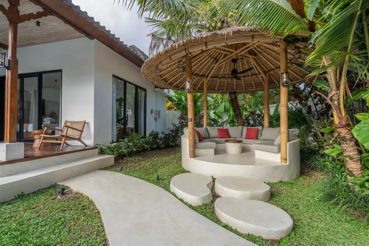 A 2-bedroom villa with a large pool and garden in Ubud
