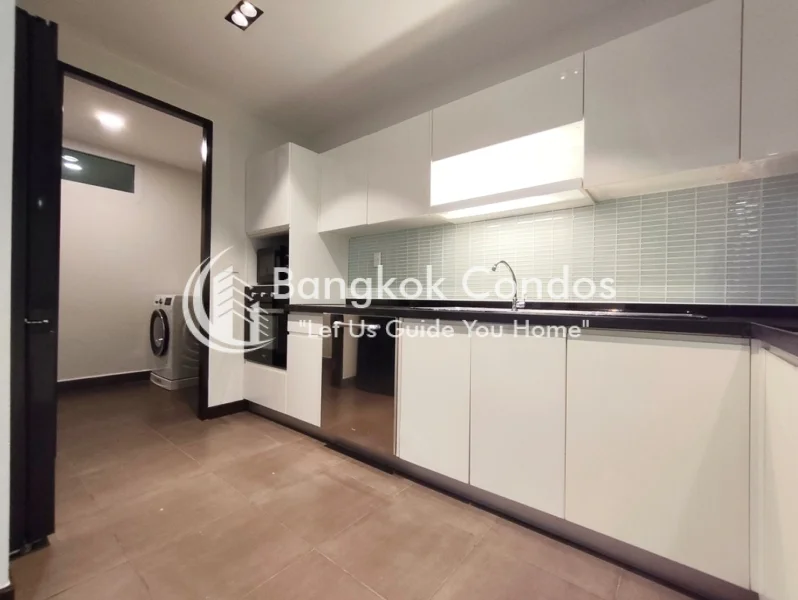 Richmond Hills 2 Bedroom Pet-Friendly Condo Thonglor 2
