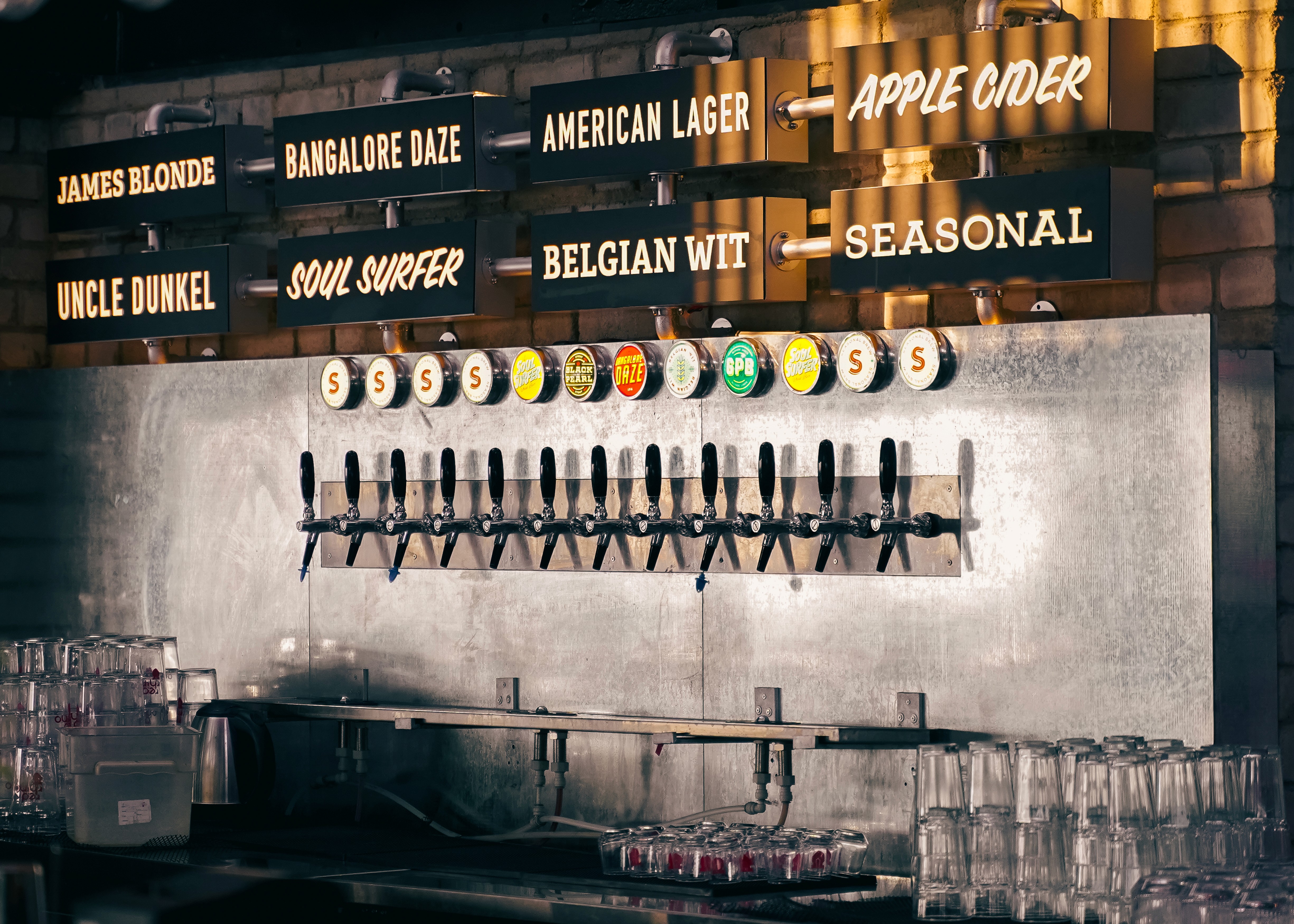 red-rhino-whitefield-brewery-ambiance-ipl-screening-bangalore.webp