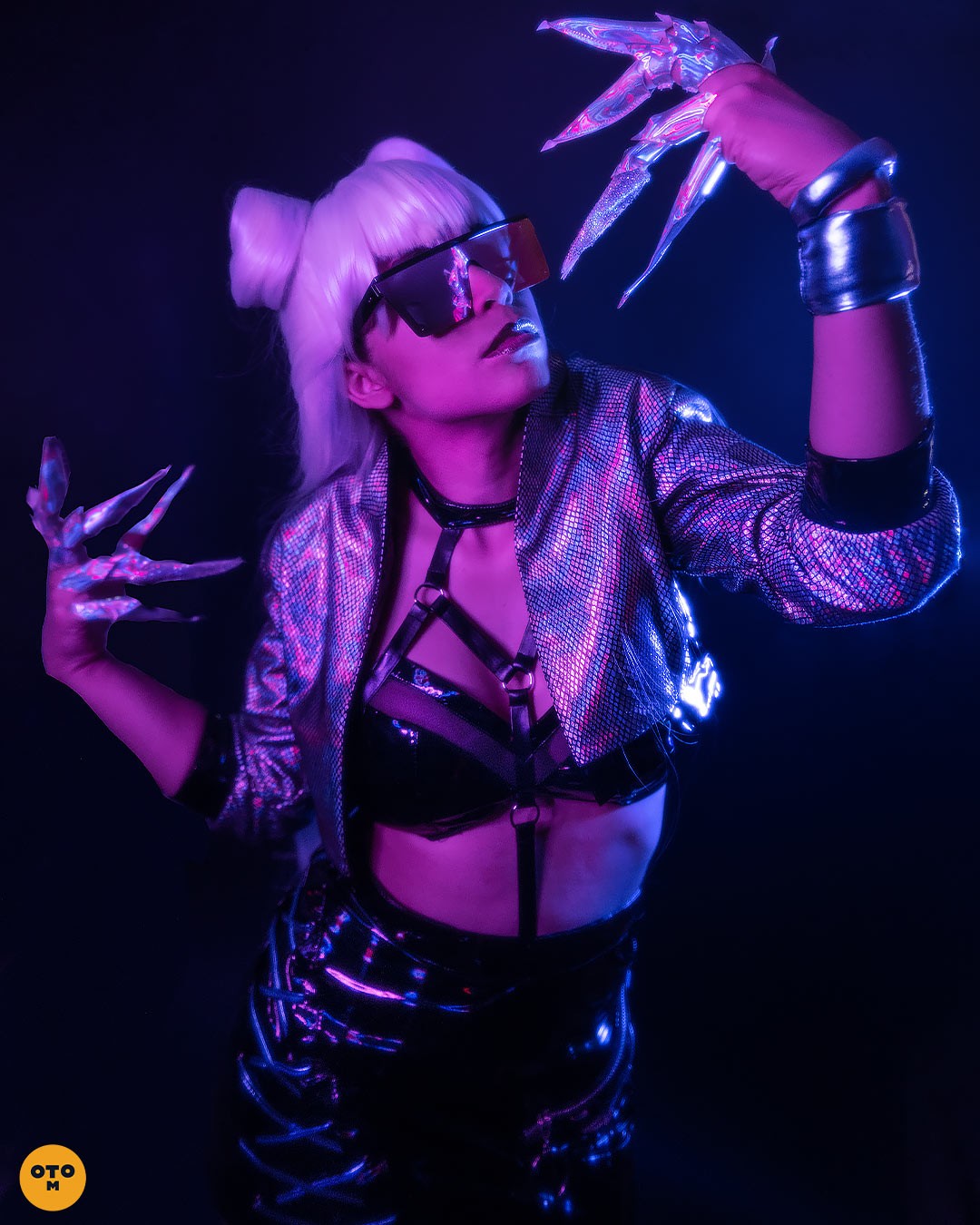 KDA Evenlynn cosplay girl, @emi.tela. Photoshoot with @otrominuto