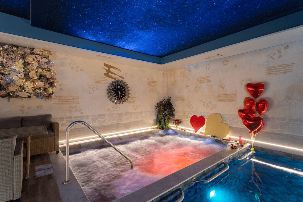 Secret Spa pool and Jacuzzi