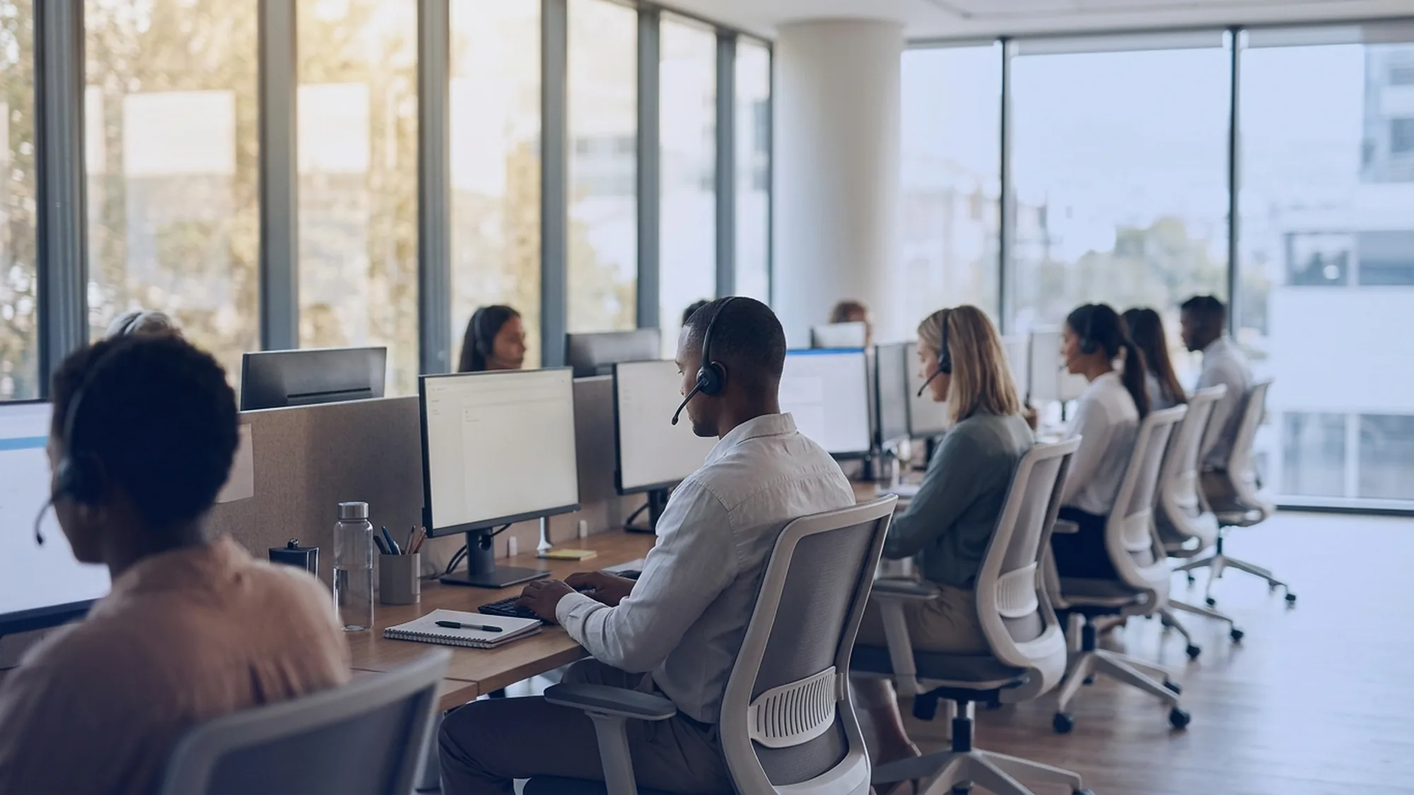 Agenter i et outsourcet innkommende callsenter som håndterer kundehenvendelser