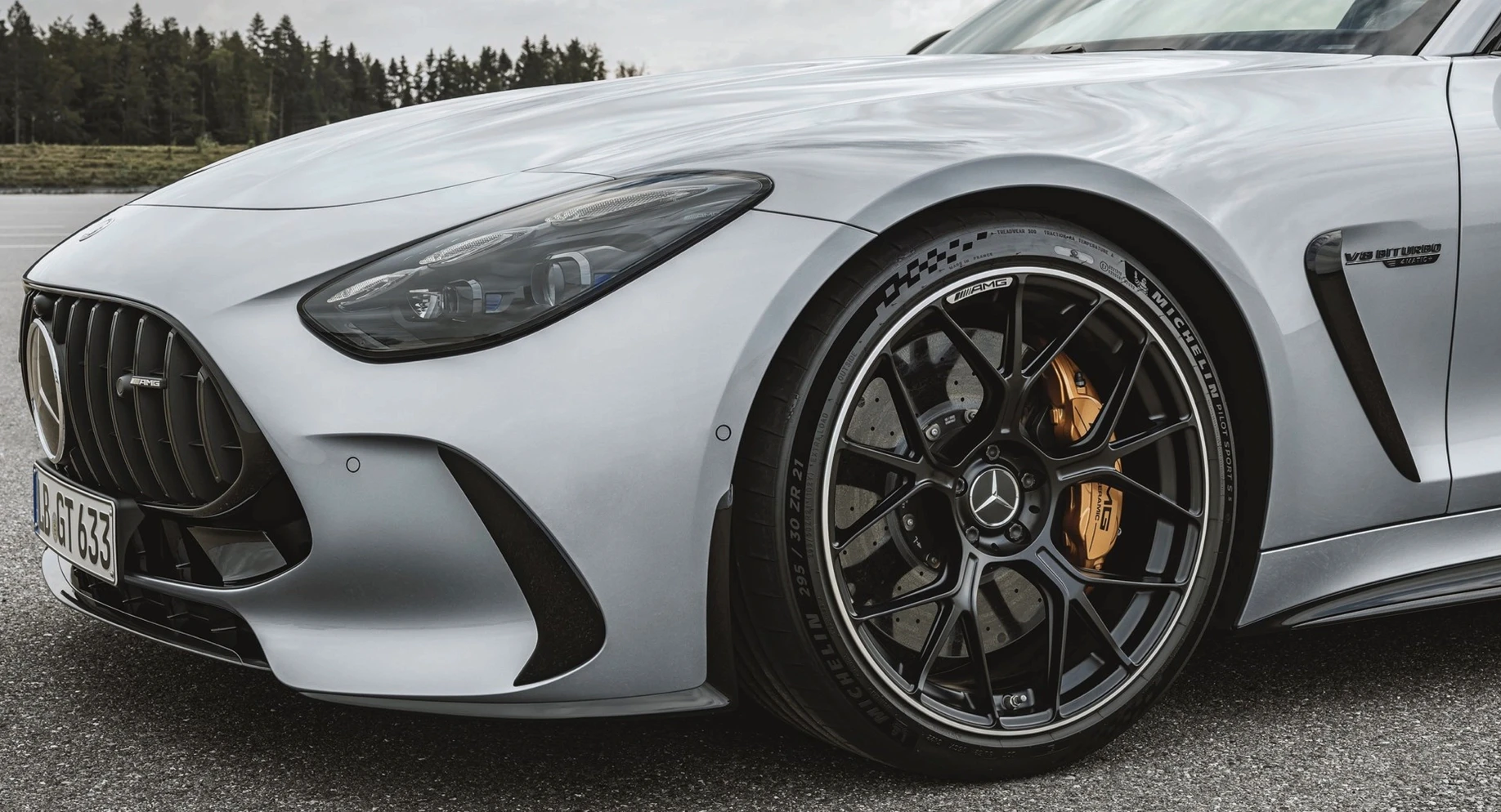 amg gt front three quarter
