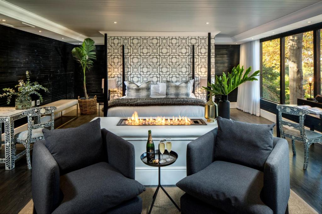 Molen Vliet lounge with central fireplace
