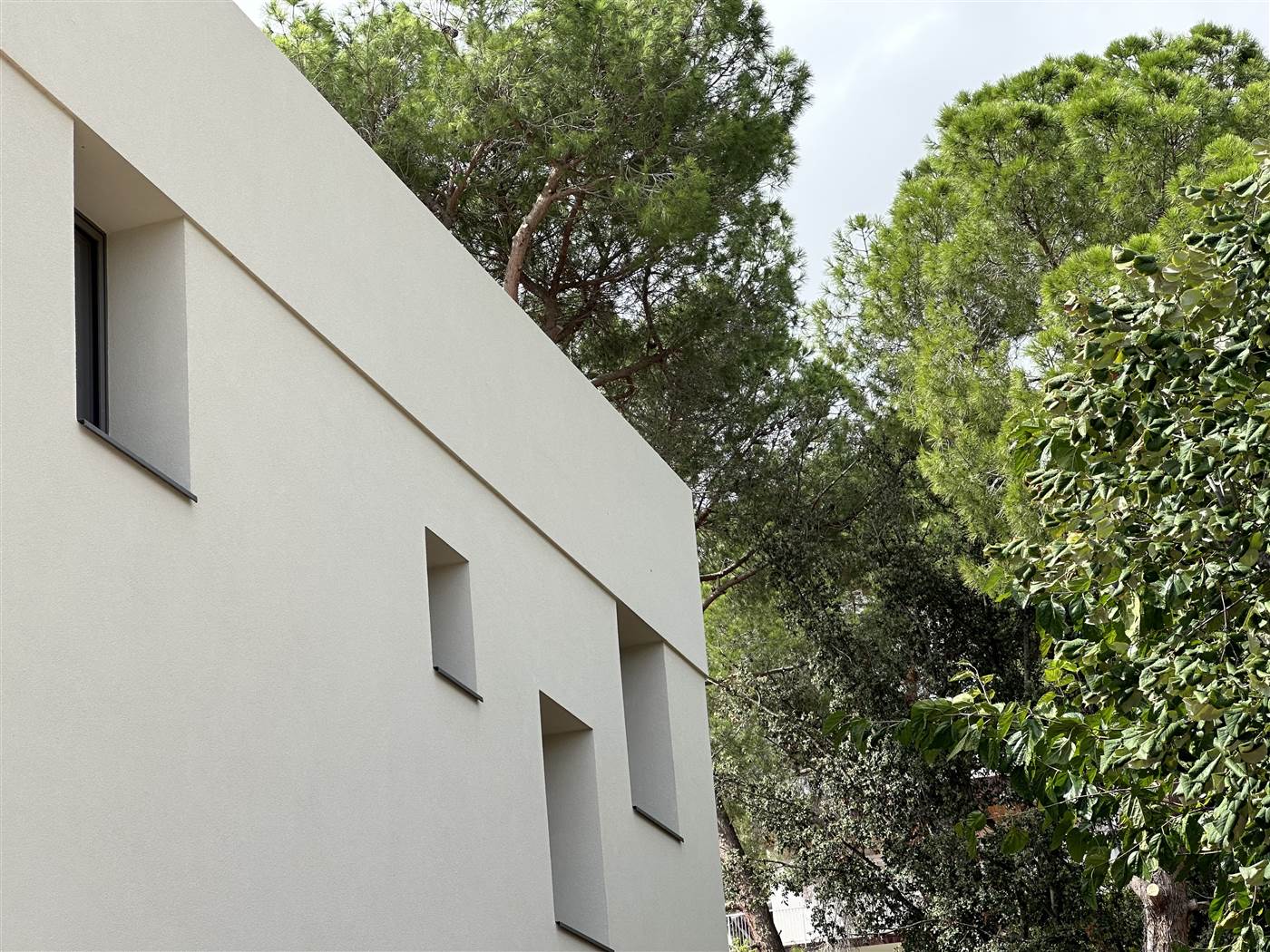 Façana rehabilitada de l'edifici de Roger de flor