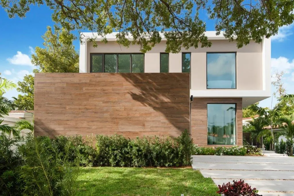 Front wood cladding facade of modern residential architecture project on Alton Road Miami Beach by Atelier International LLC
