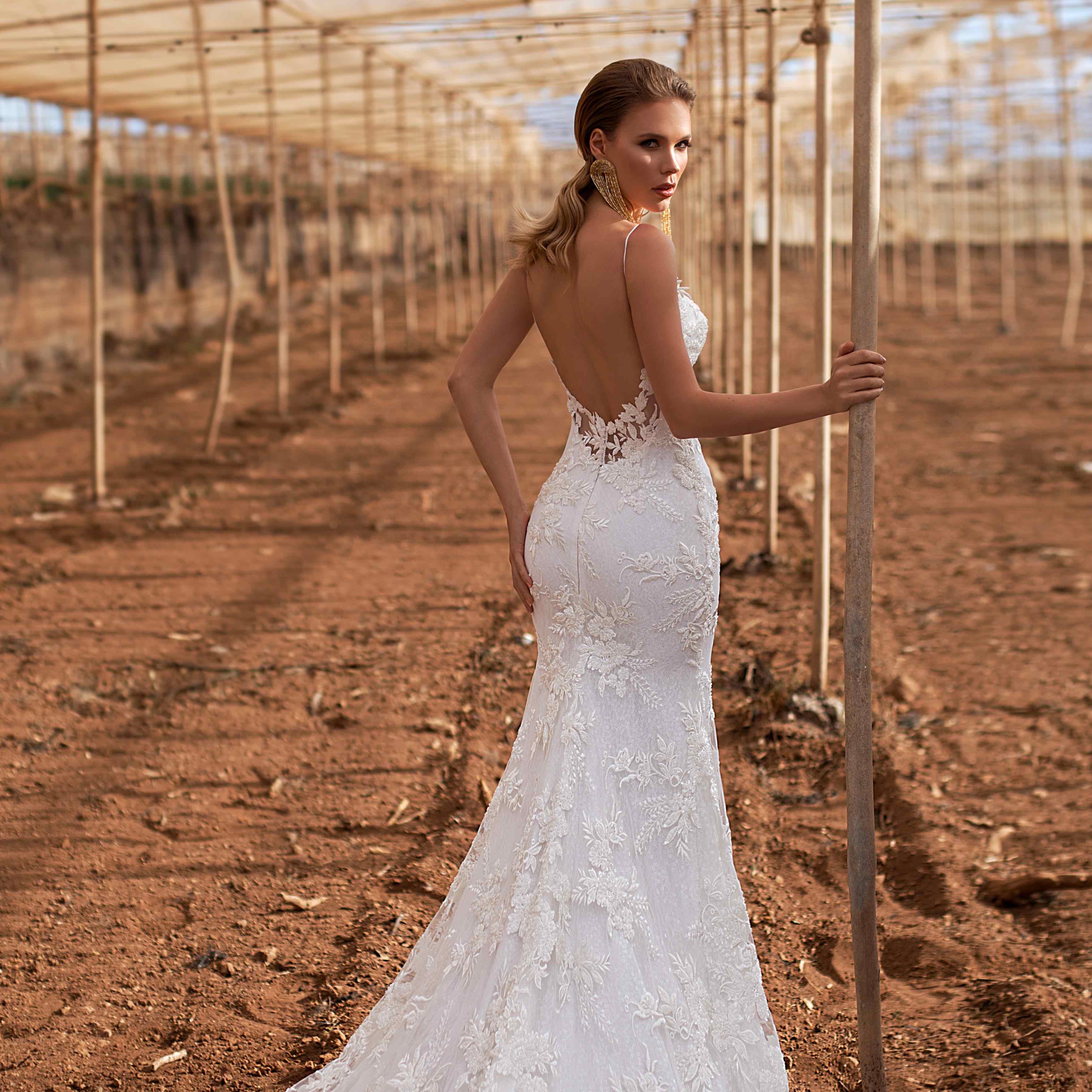 Fit-and-Flare Brautkleid mit tiefem Rückenausschnitt