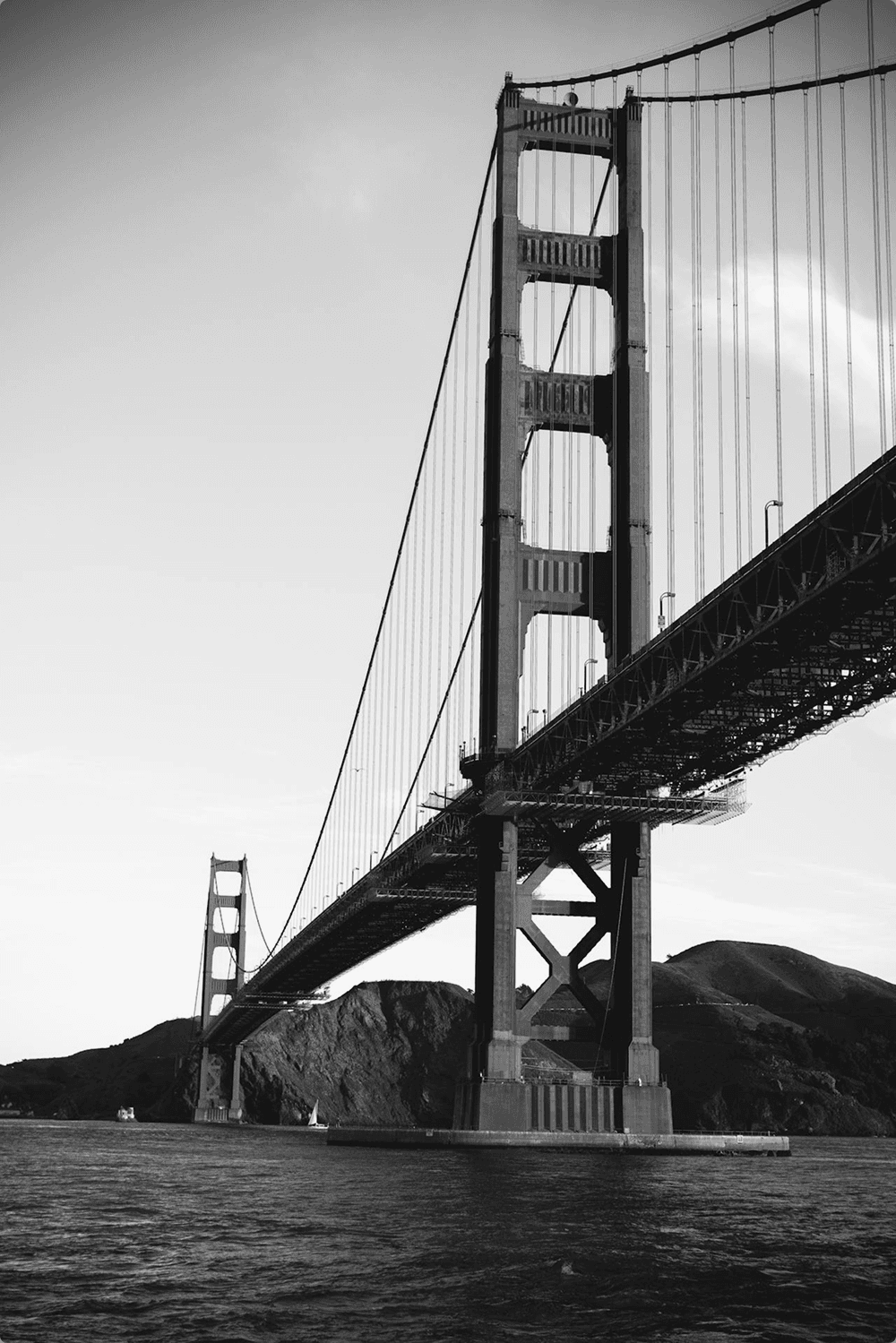 Iconic Golden Gate Bridge spanning the Pacific Ocean at sunset, San Francisco.