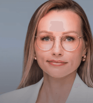 Elena Lassmann, zufriedene Psychotherapeutin in Ausbildung unter Supervision bei Freudio