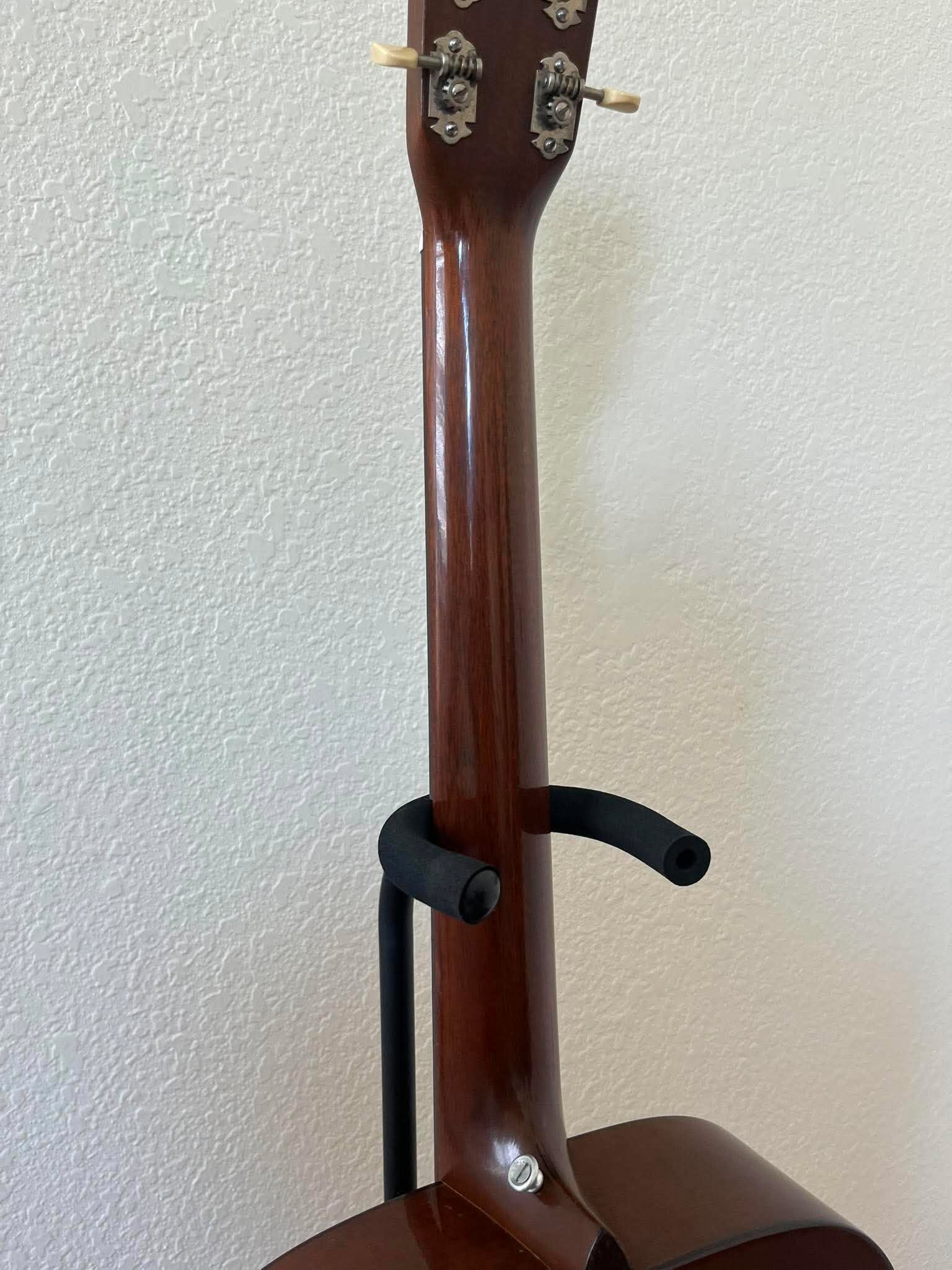 Original gloss finish on the back of the 1942 Martin 000-18 neck