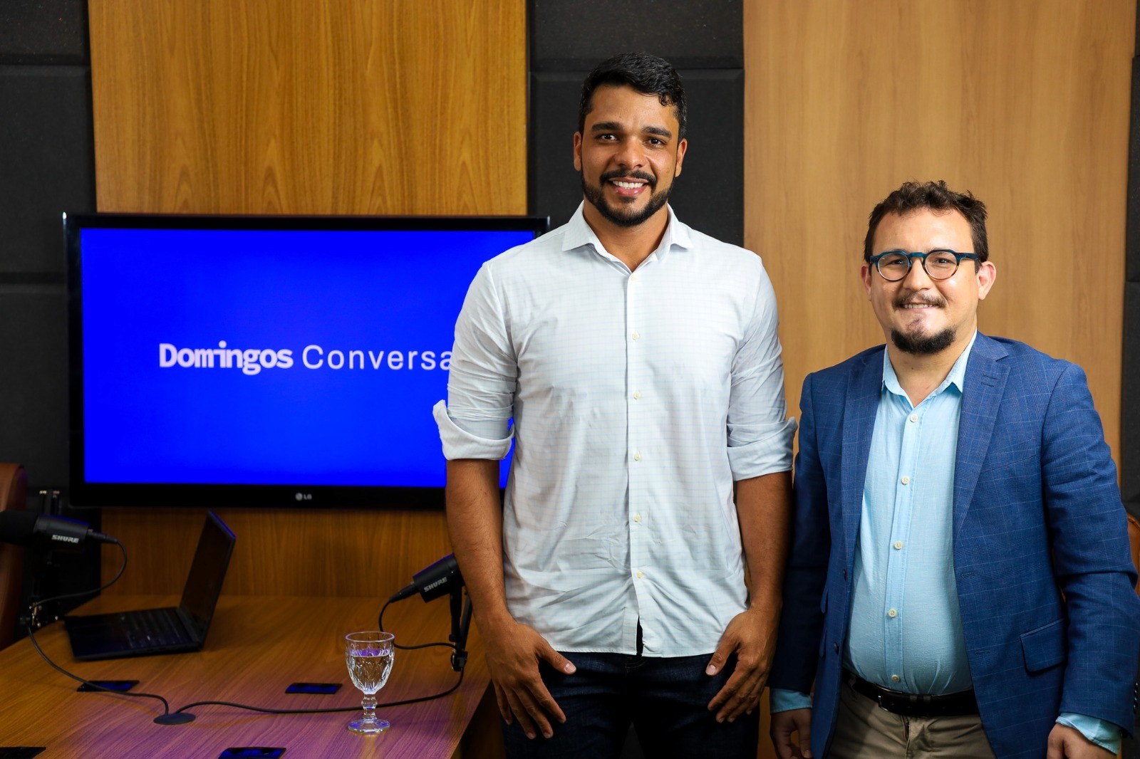 Marden Jr ao lado do apresentador do podcast Domingos Conversa, Domingos Ketelbey