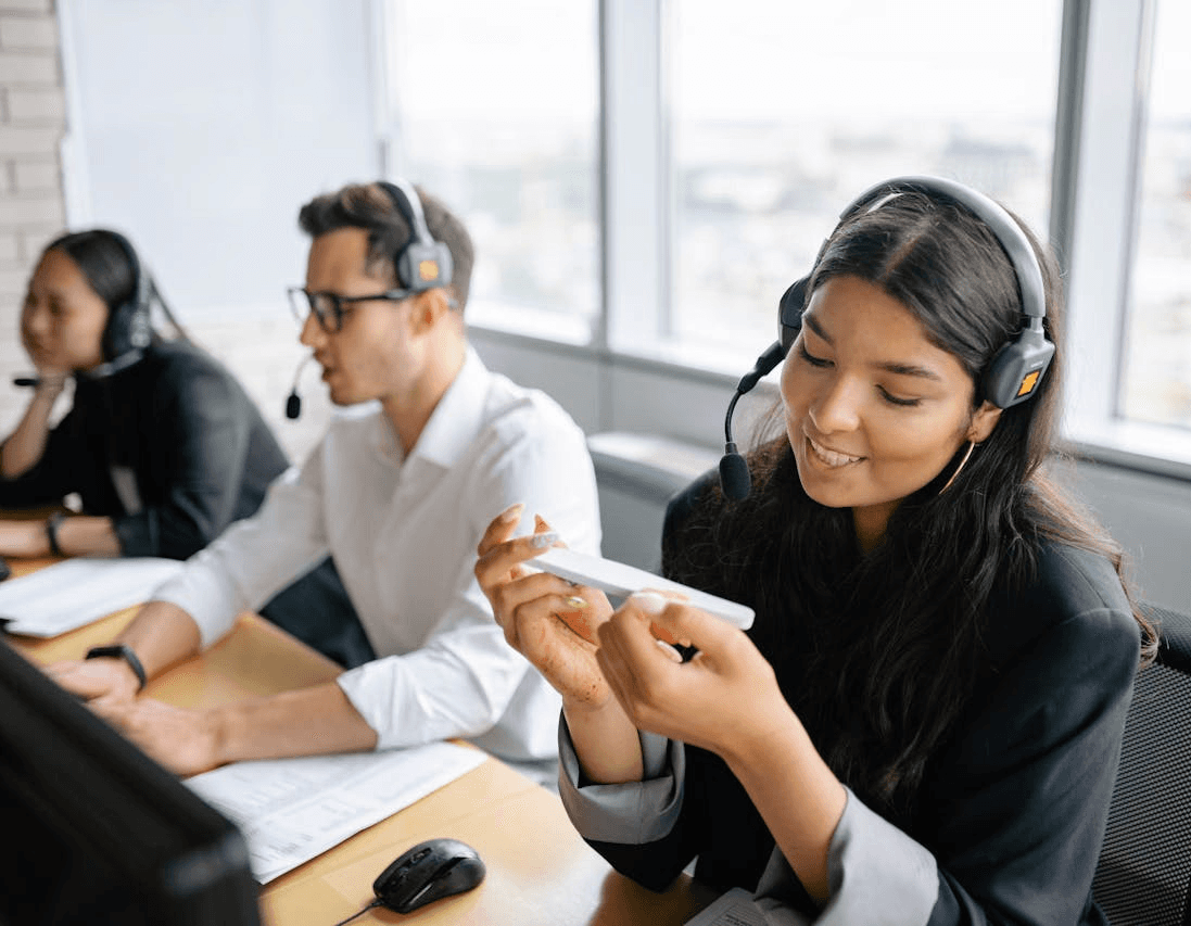 Equipo técnico garantizando la continuidad de servicios de internet y telefonía.