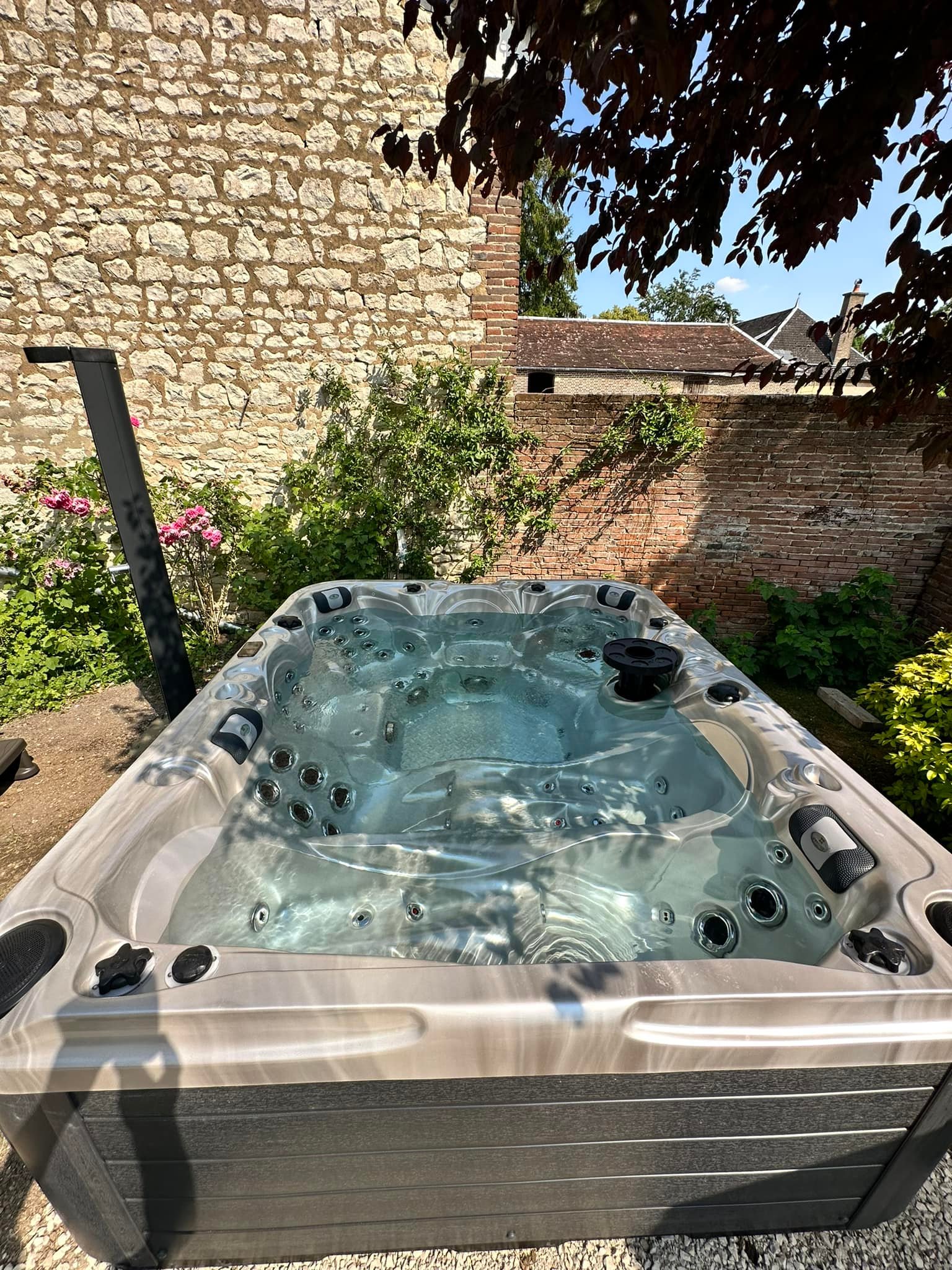 Spa bien-être avec jets massants, conçu à Hirsingue (Haut-Rhin)