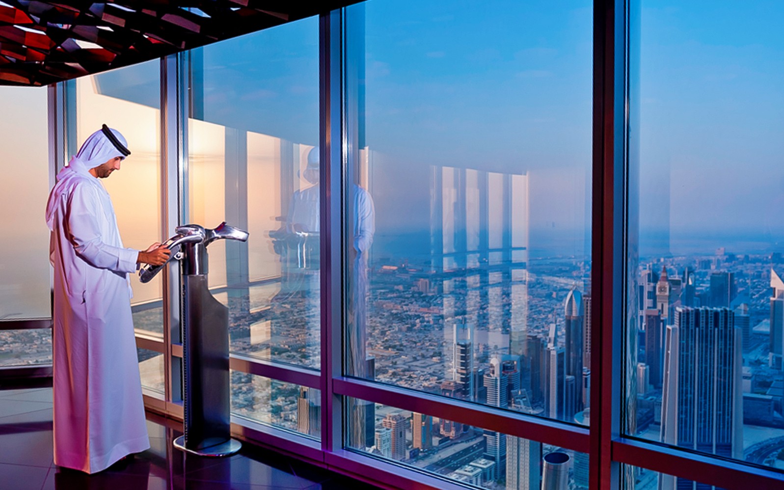 แพลตฟอร์มชมวิวที่ Burj Khalifa ชั้น 124 และ 125 พร้อมวิวเมือง