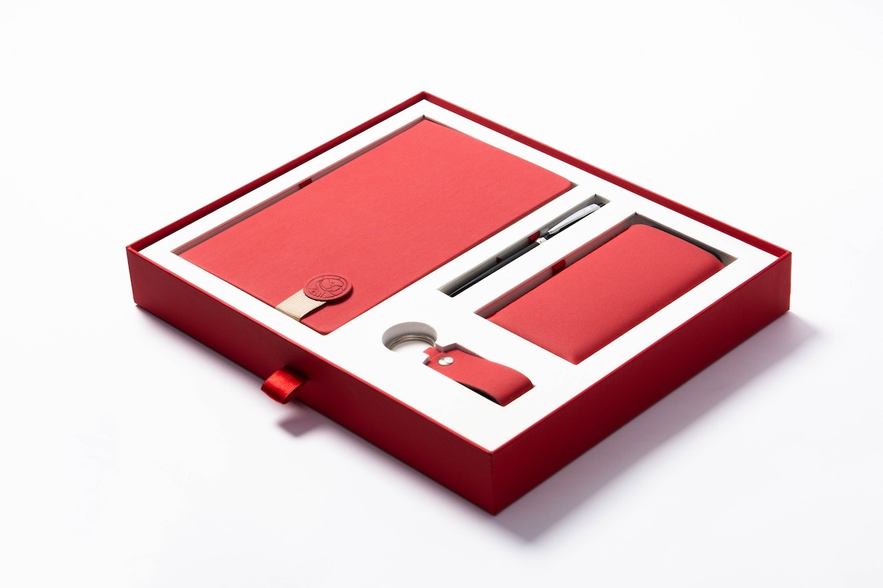 Custom branded cardboard gift box executive set