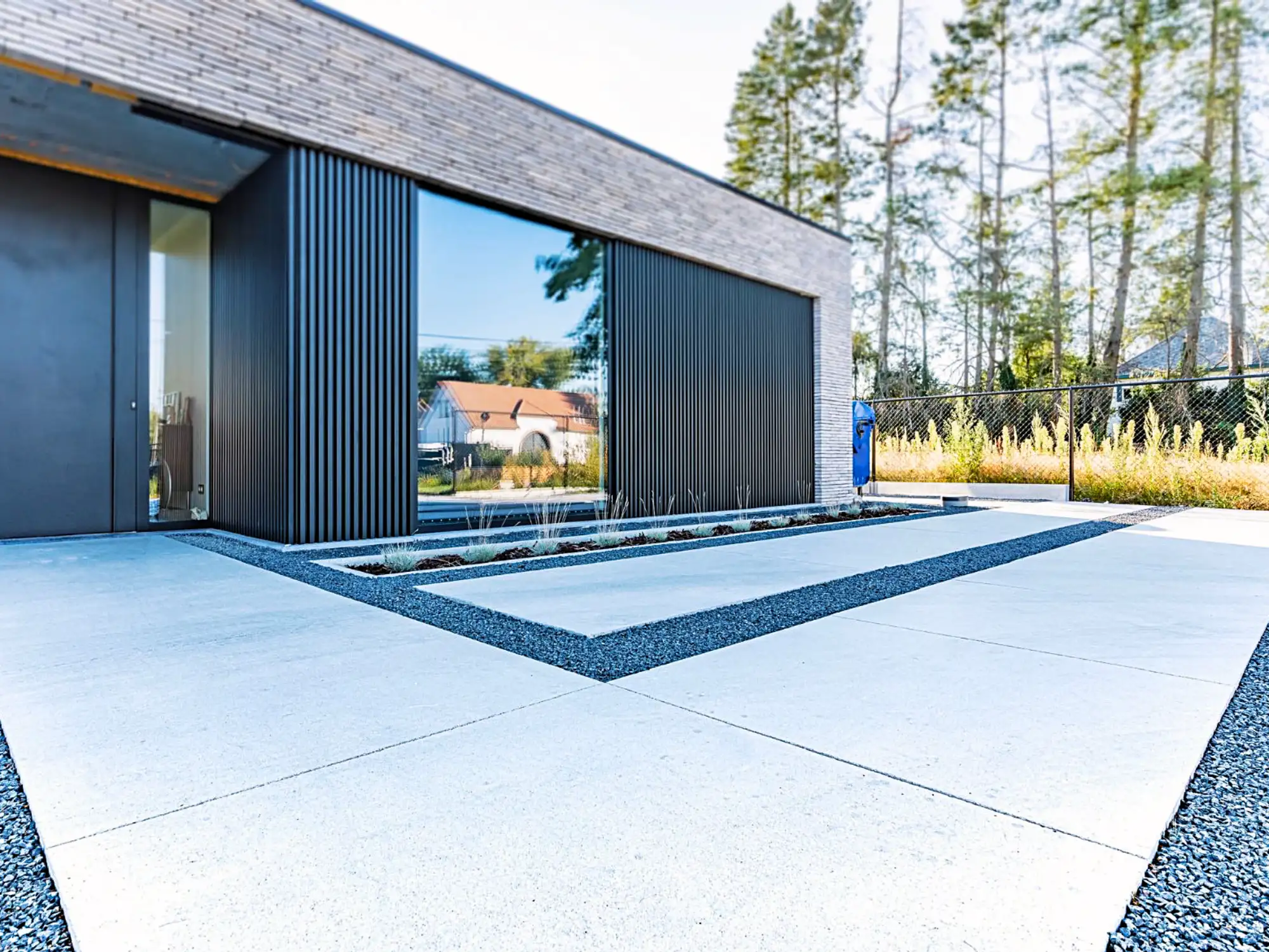 Voorkom wateroverlast met slimme, milieuvriendelijke verharding. Duurzaam, visueel aantrekkelijk en klimaatbewust aangelegd door De Boogerd.