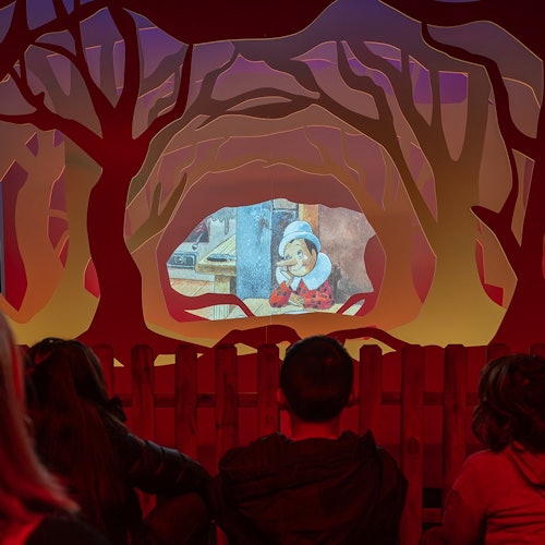 Multimedia path. A diorama depicting
a forest, the setting of the meeting between Pinocchio, the Cat, and the Fox