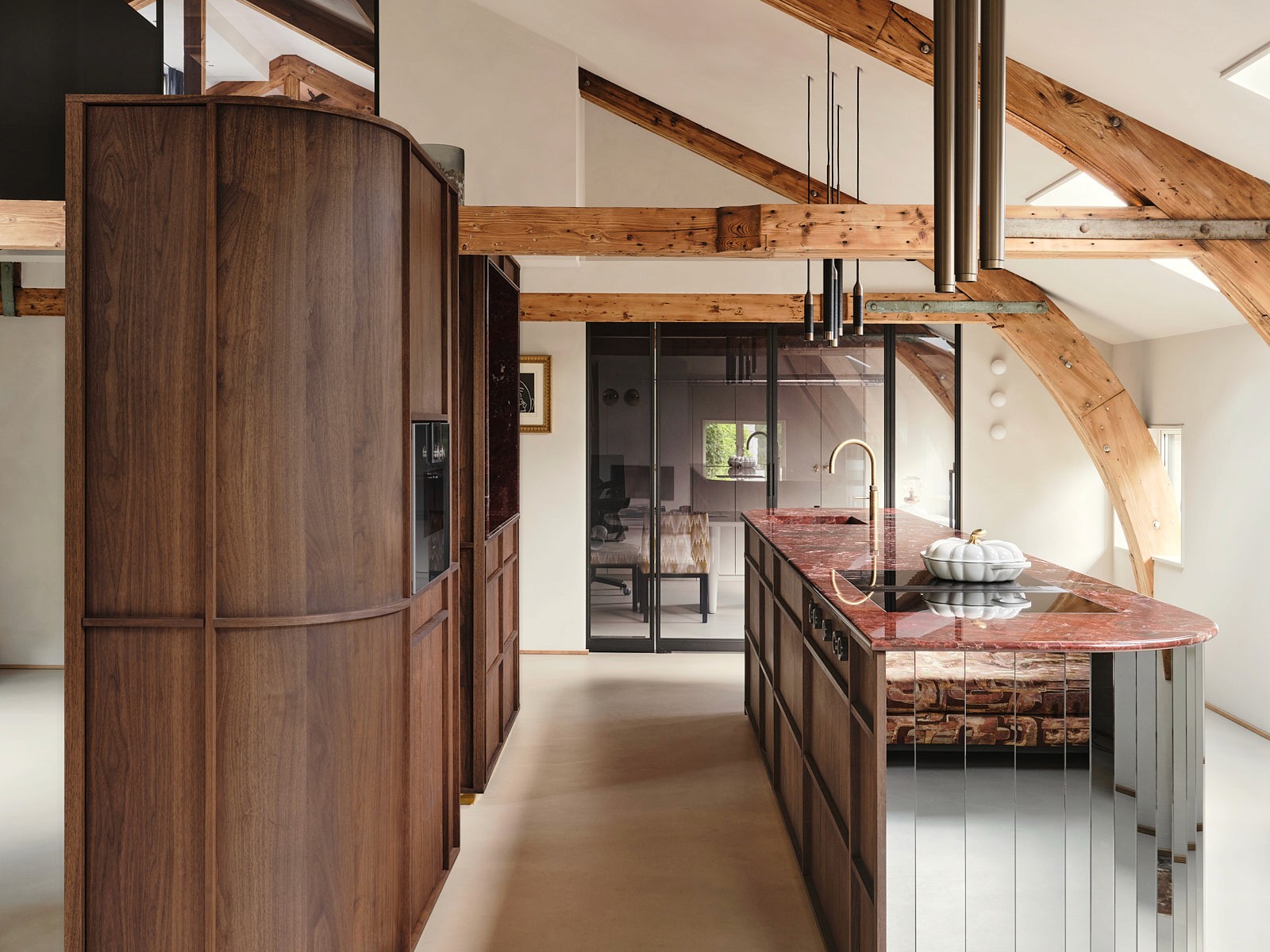 Dynamic picture of a cyclist riding downhill