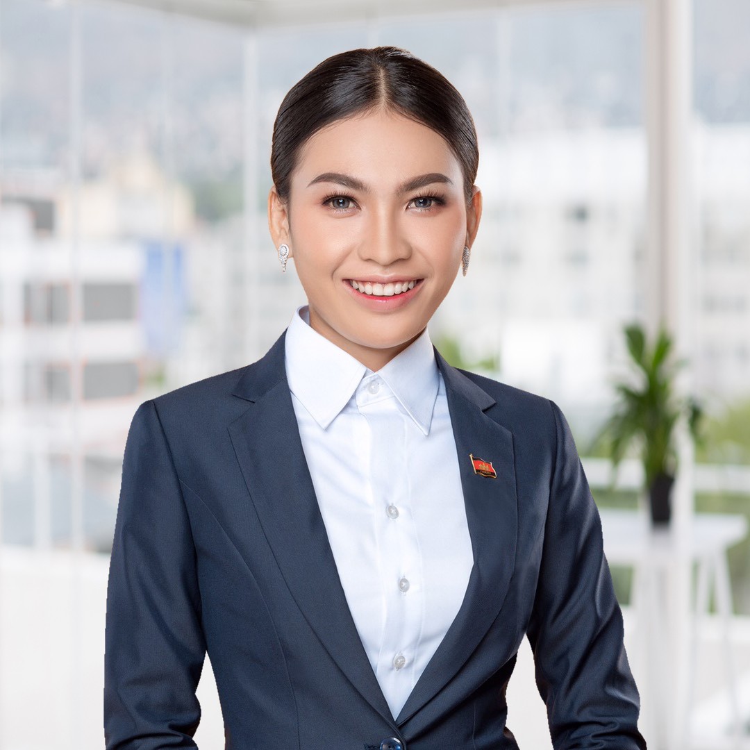 Headshot of Sophyra Phorn, Resale and Rent Specialist for luxury condominiums in Phnom Penh, Cambodia.
