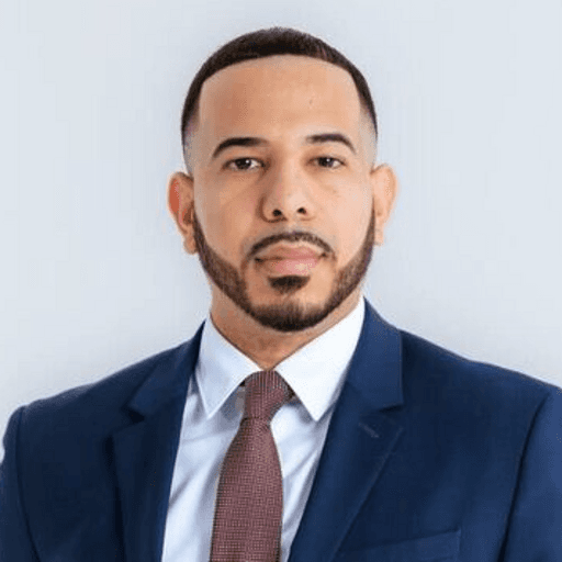 Arnold Rivas headshot