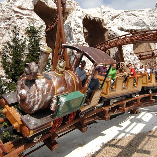 Gardaland Amusement Park: Fast Track Ticket in Castelnuovo Del Garda