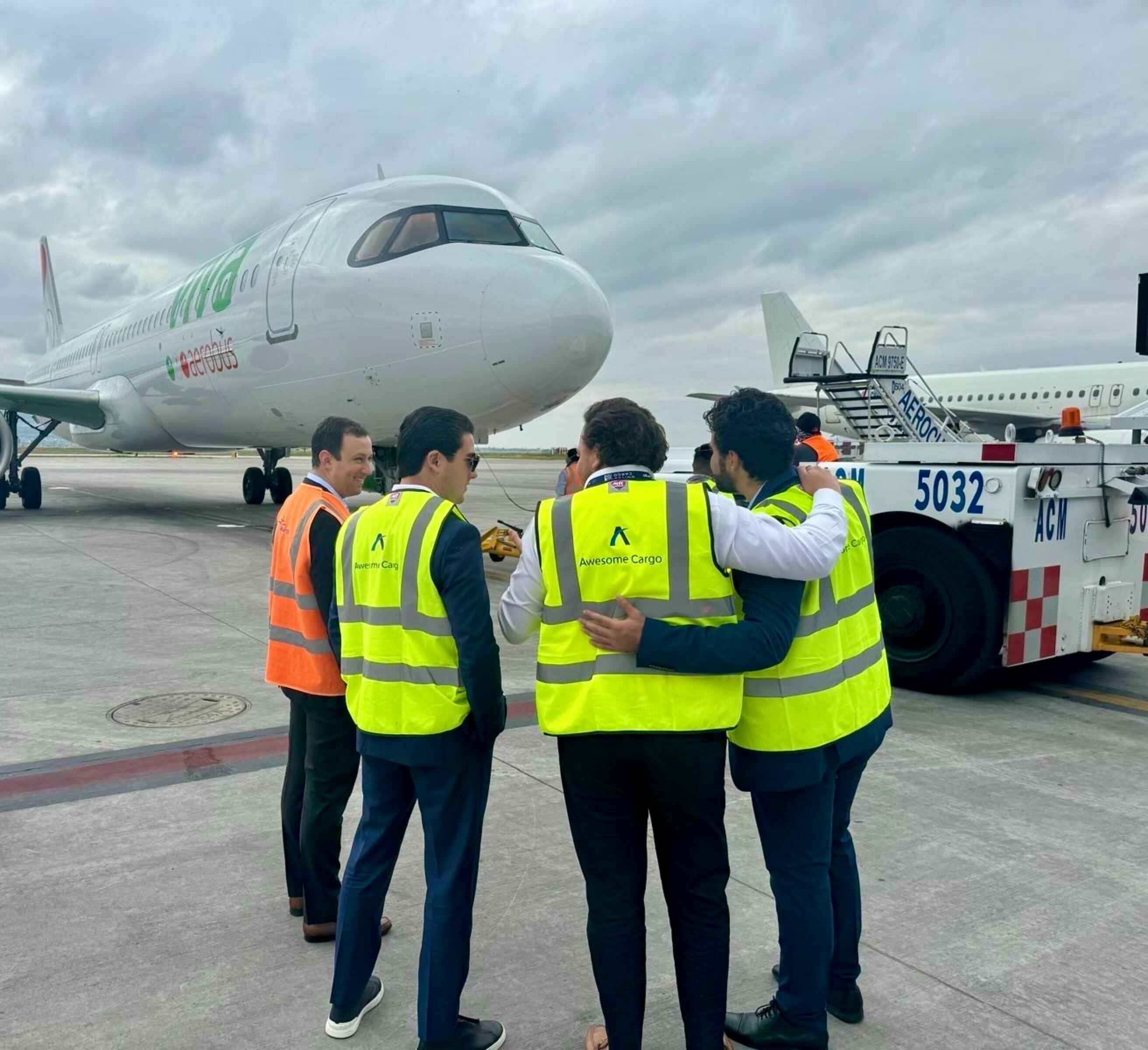 The Moonware and PrimeFlight teams on the airfield