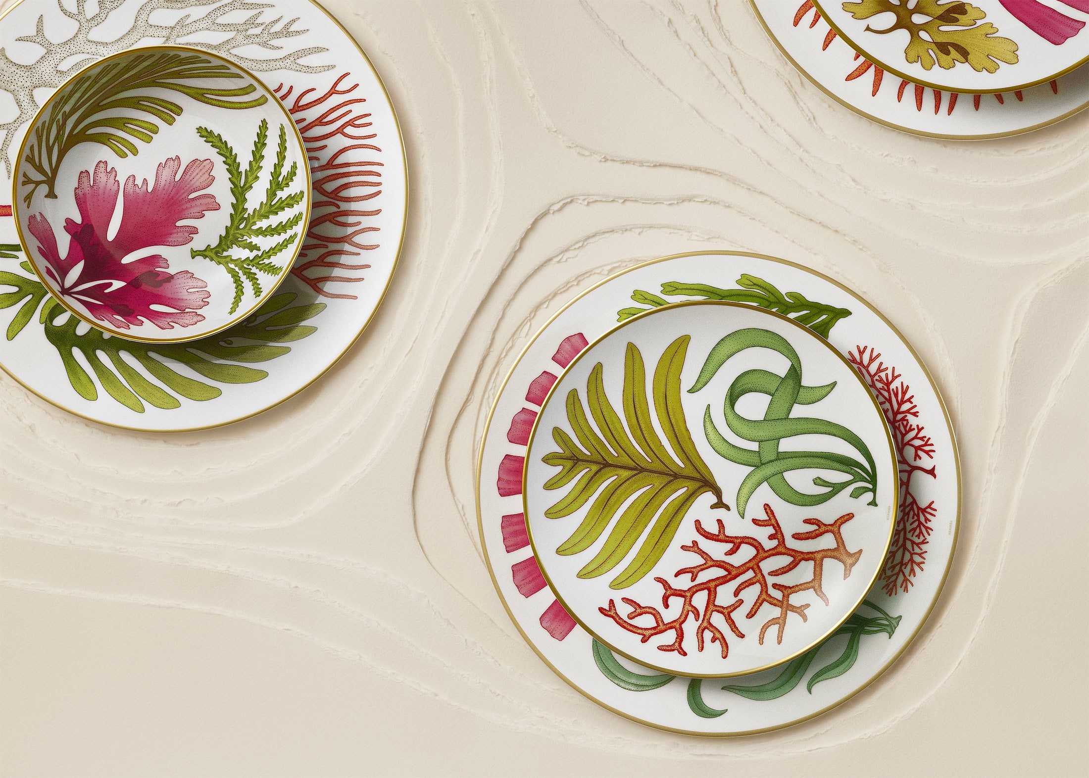 Farben der Tiefe – Hermès feiert das Meer auf Porzellan Hermès