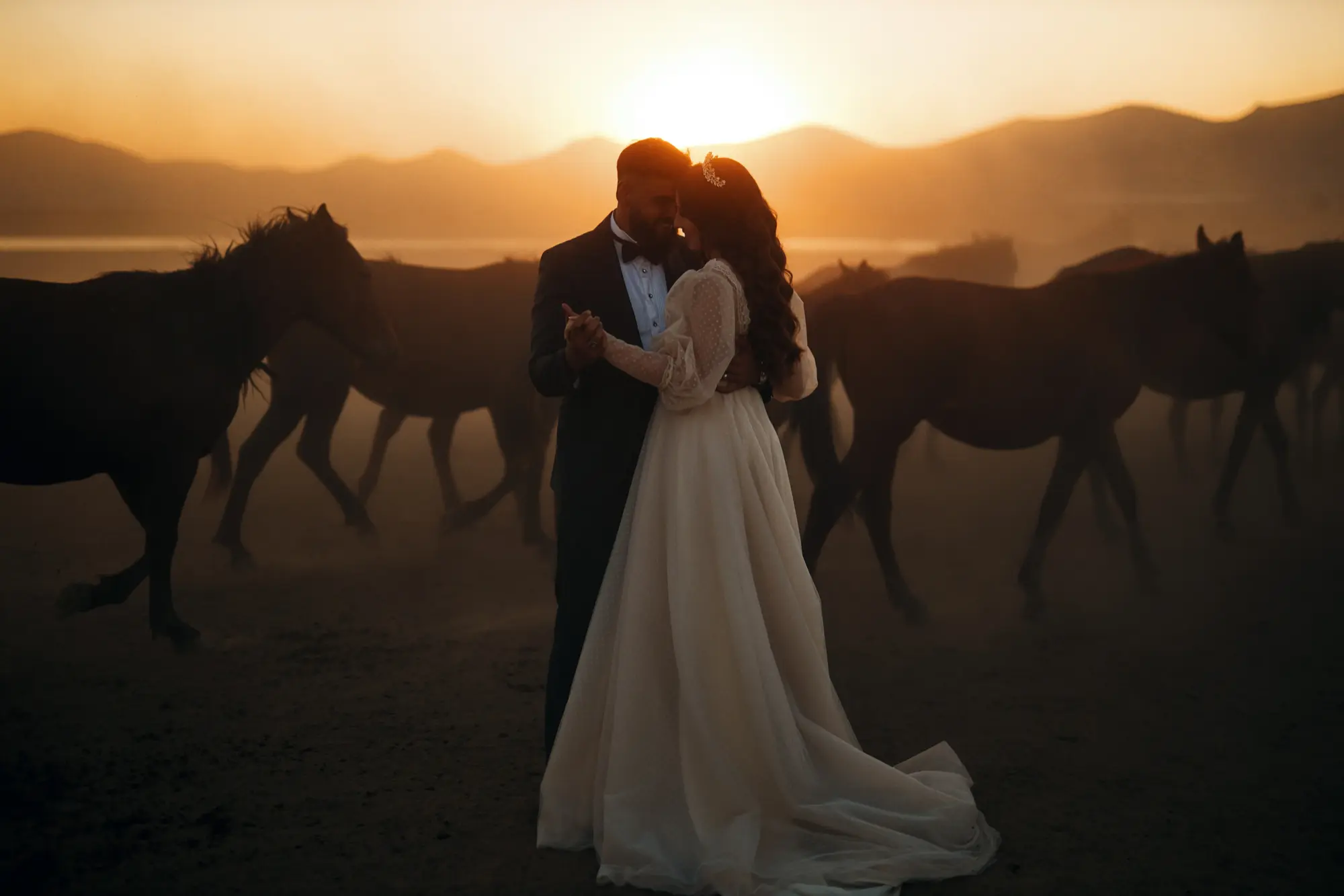 Intimate desert wedding shoot with natural tones – Cappadocia – Wedding Photography by Eva Sitko
