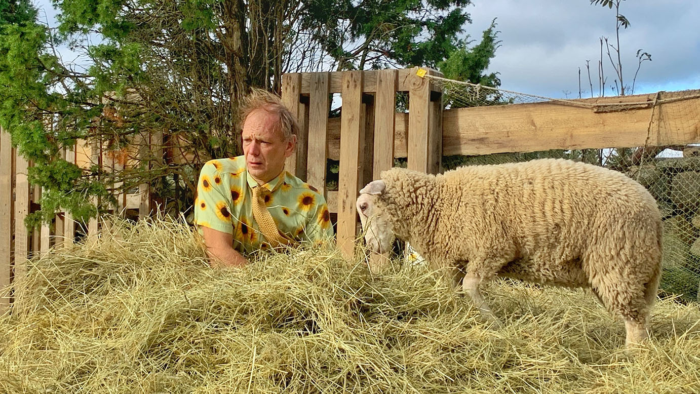 Suvitajad estonian comedy or the vacationers, the scene main hero sitting with the goat