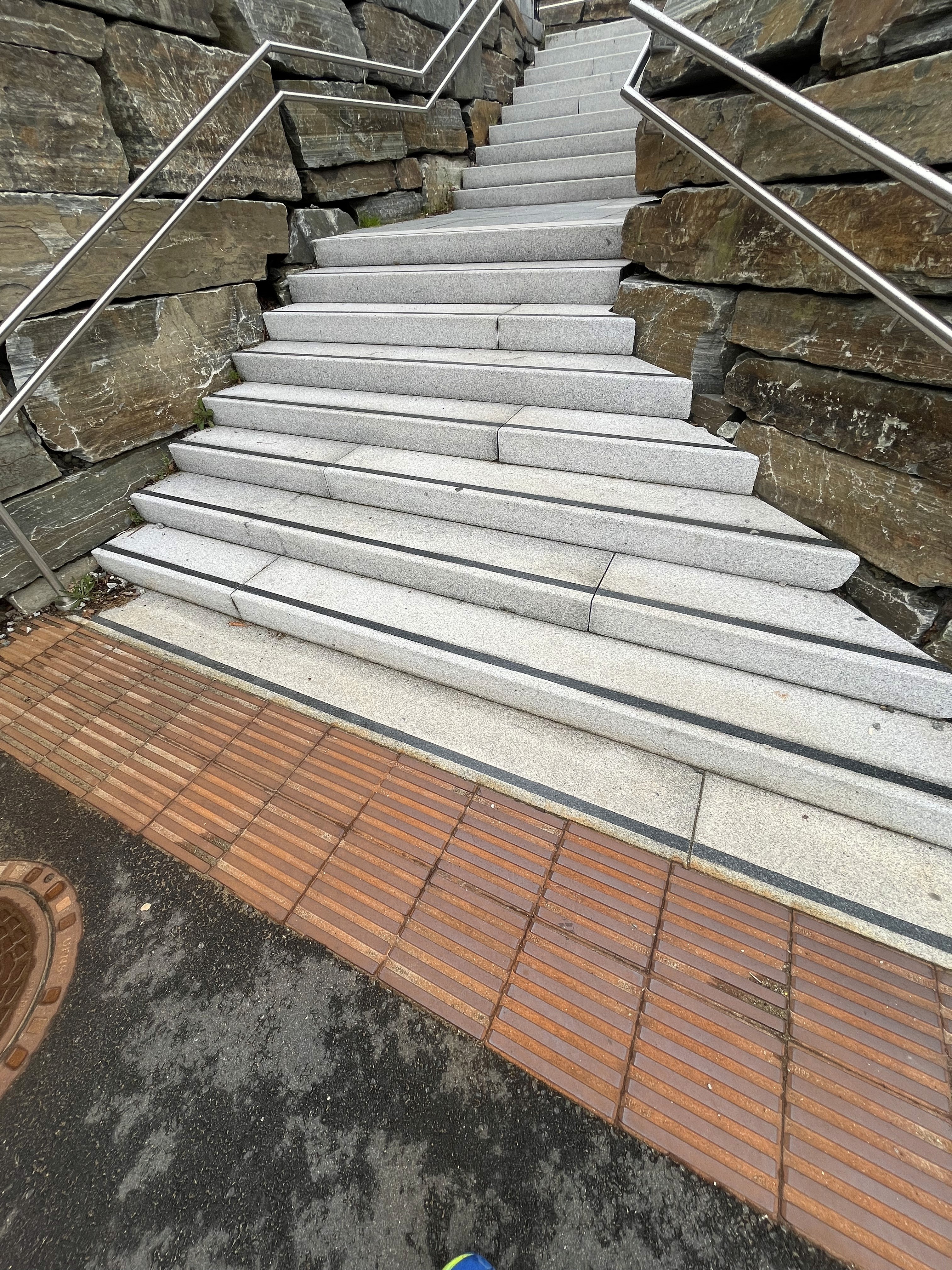 Bilde av trappeneser og sklisikring