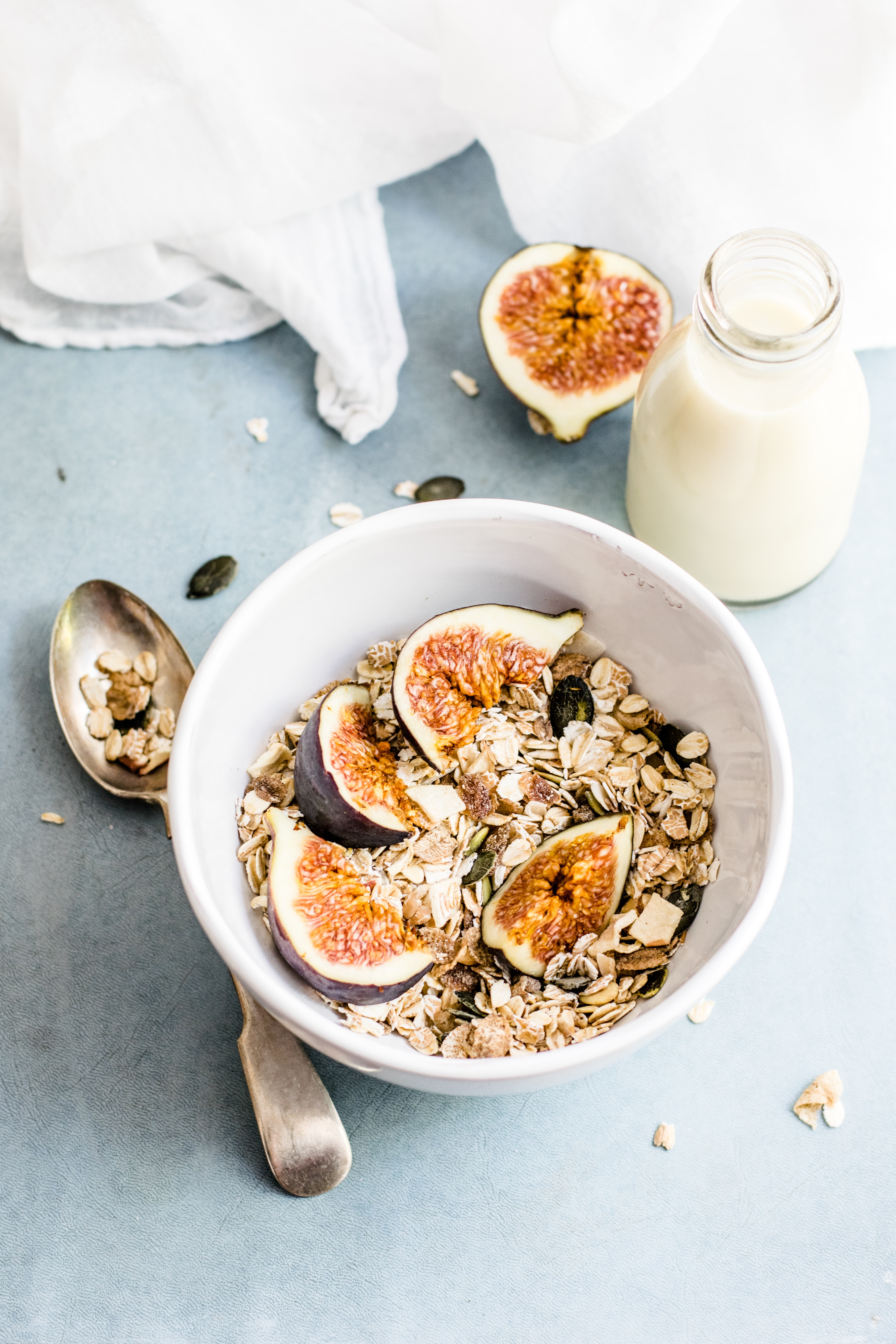 Bowl of oats and figs