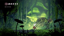 Screenshot Hollow Knight Silksong – exploration d’une forêt verdoyante remplie d’insectes sur KeyVerse Gaming