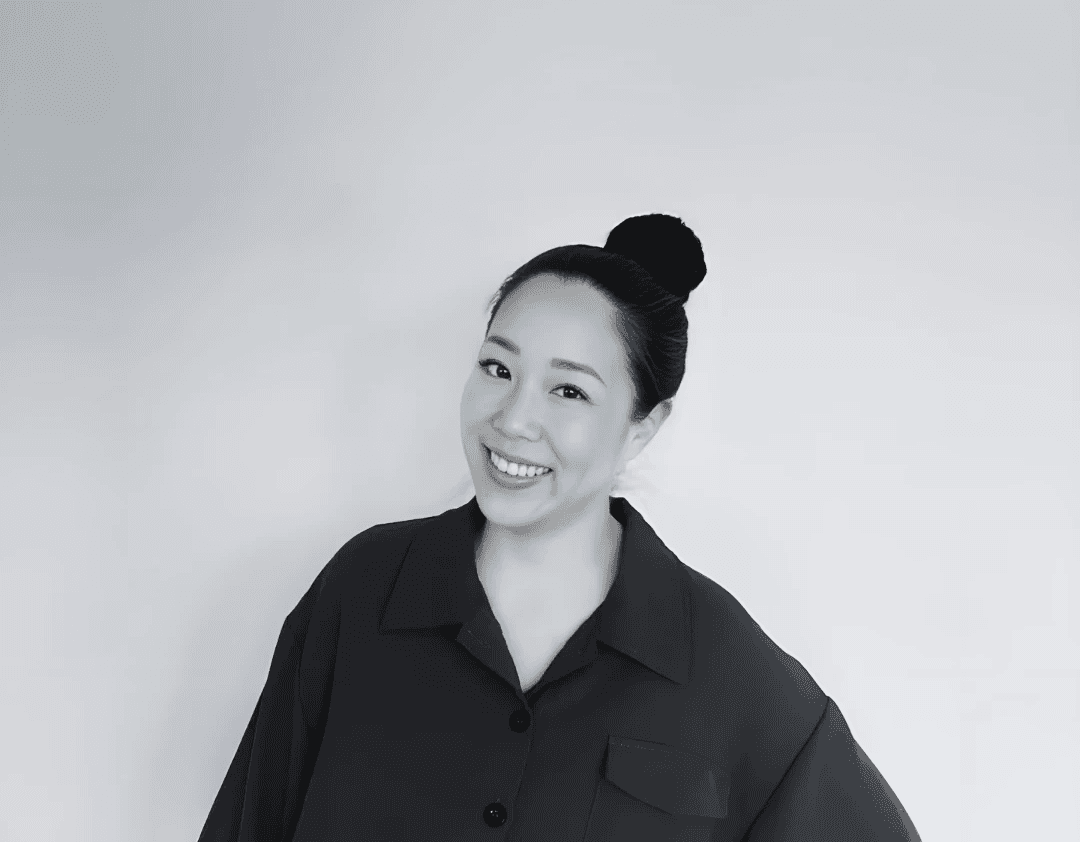 a person wearing a baseball cap