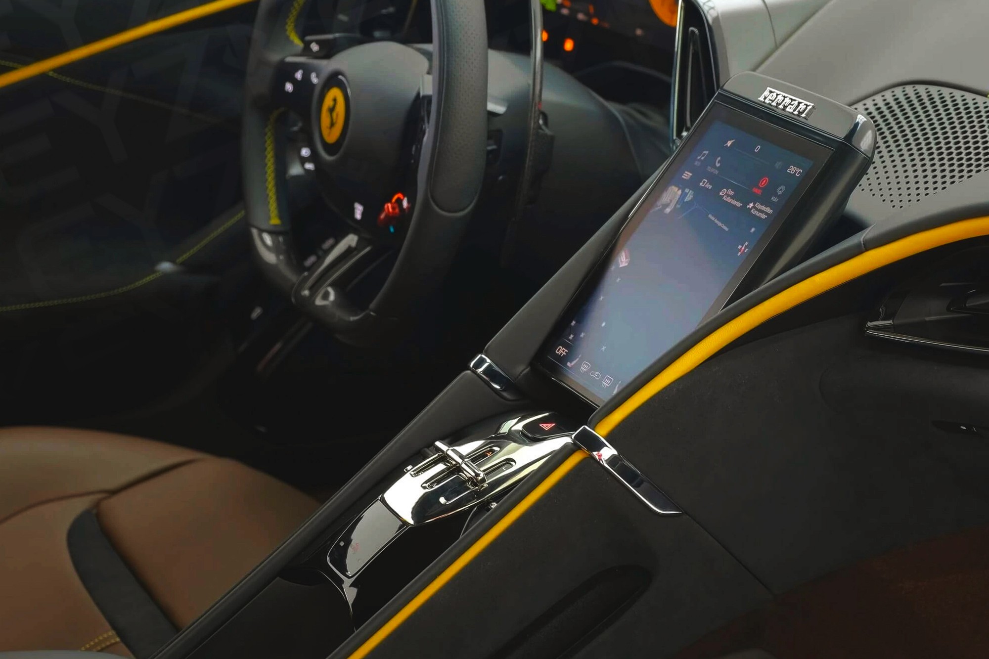 Vue interieur Ferrari Roma Gris – Location Supercar à Dubaï | Keyz Rent