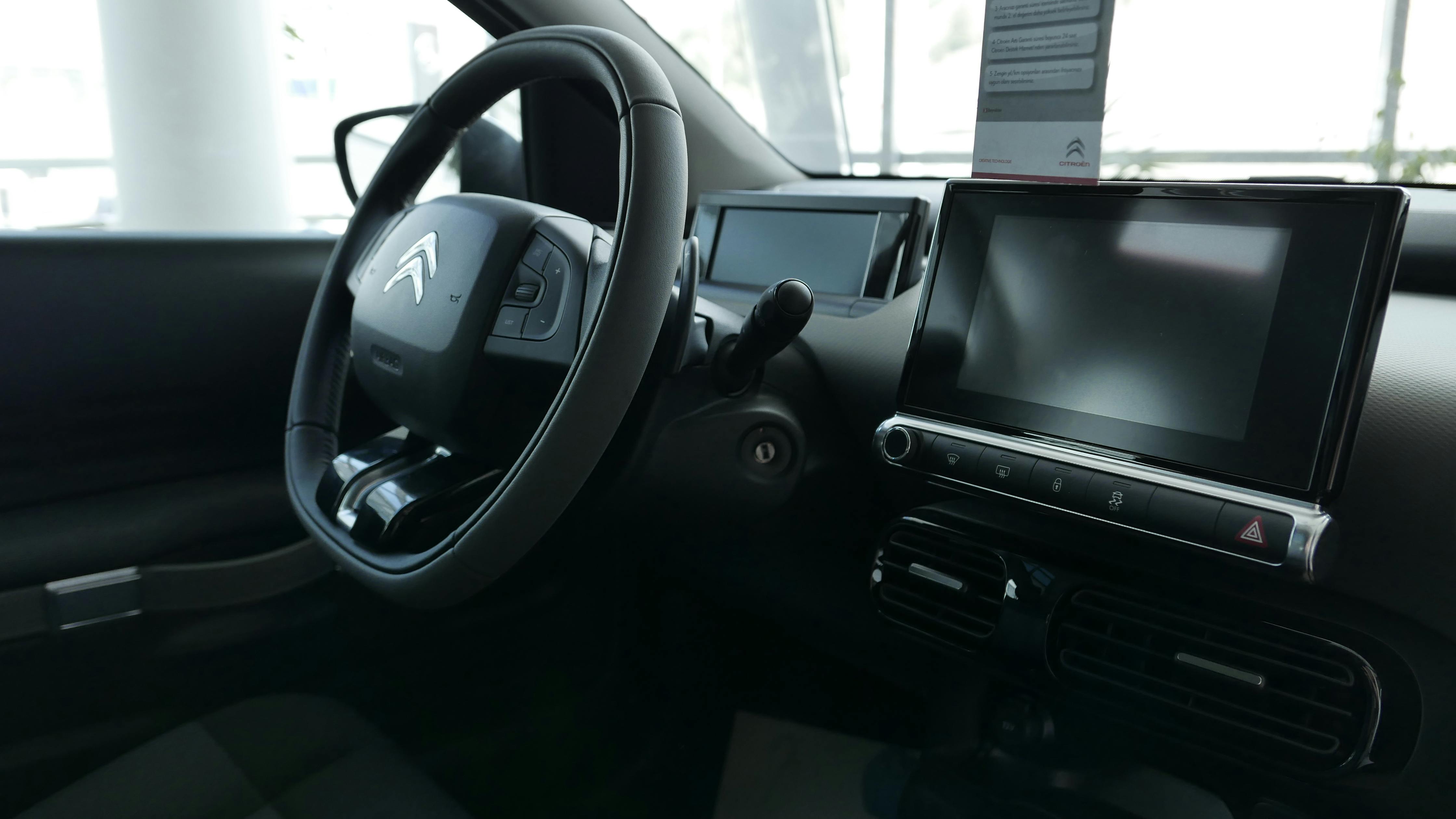 L’habitacle Citroën allie design épuré, confort exceptionnel et technologie embarquée de dernière génération.