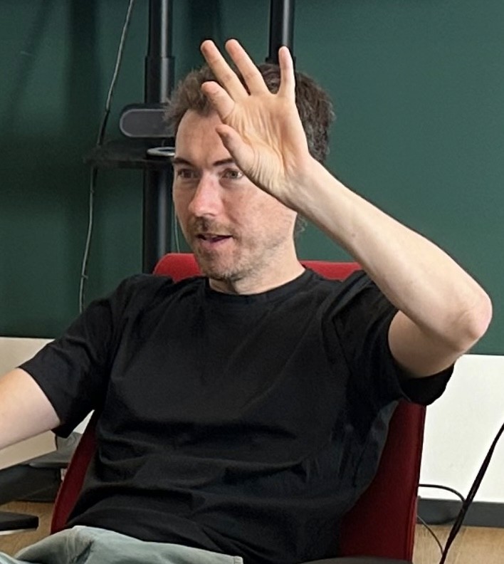 Dr. Daniel Tiarks, Co-Founder & CTO of Cambrion, explaining