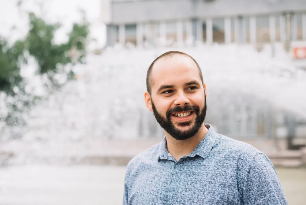 Entrepreneur satisfait de son nouveau site internet