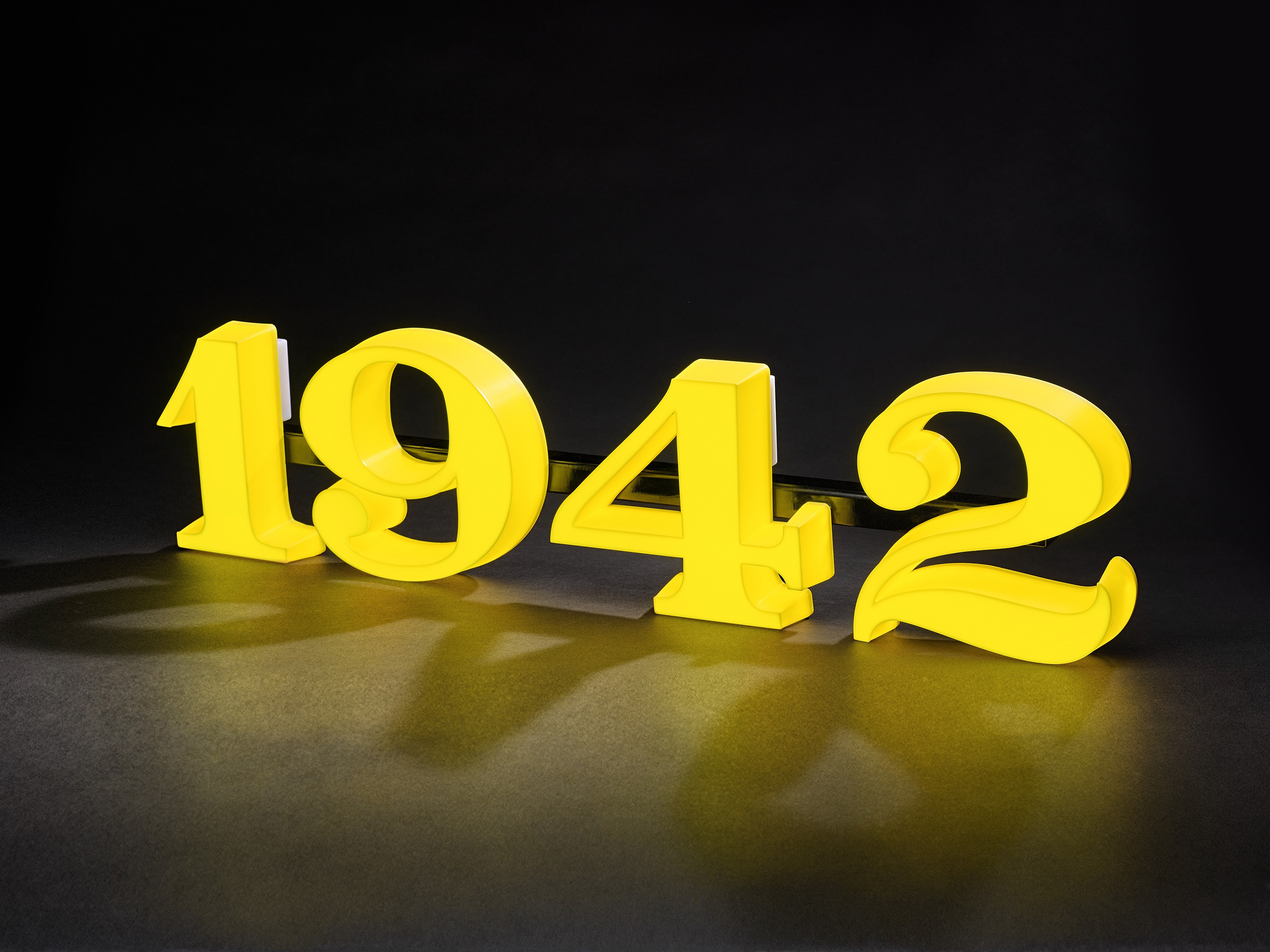 1942 Luxury Nightlife Tools 