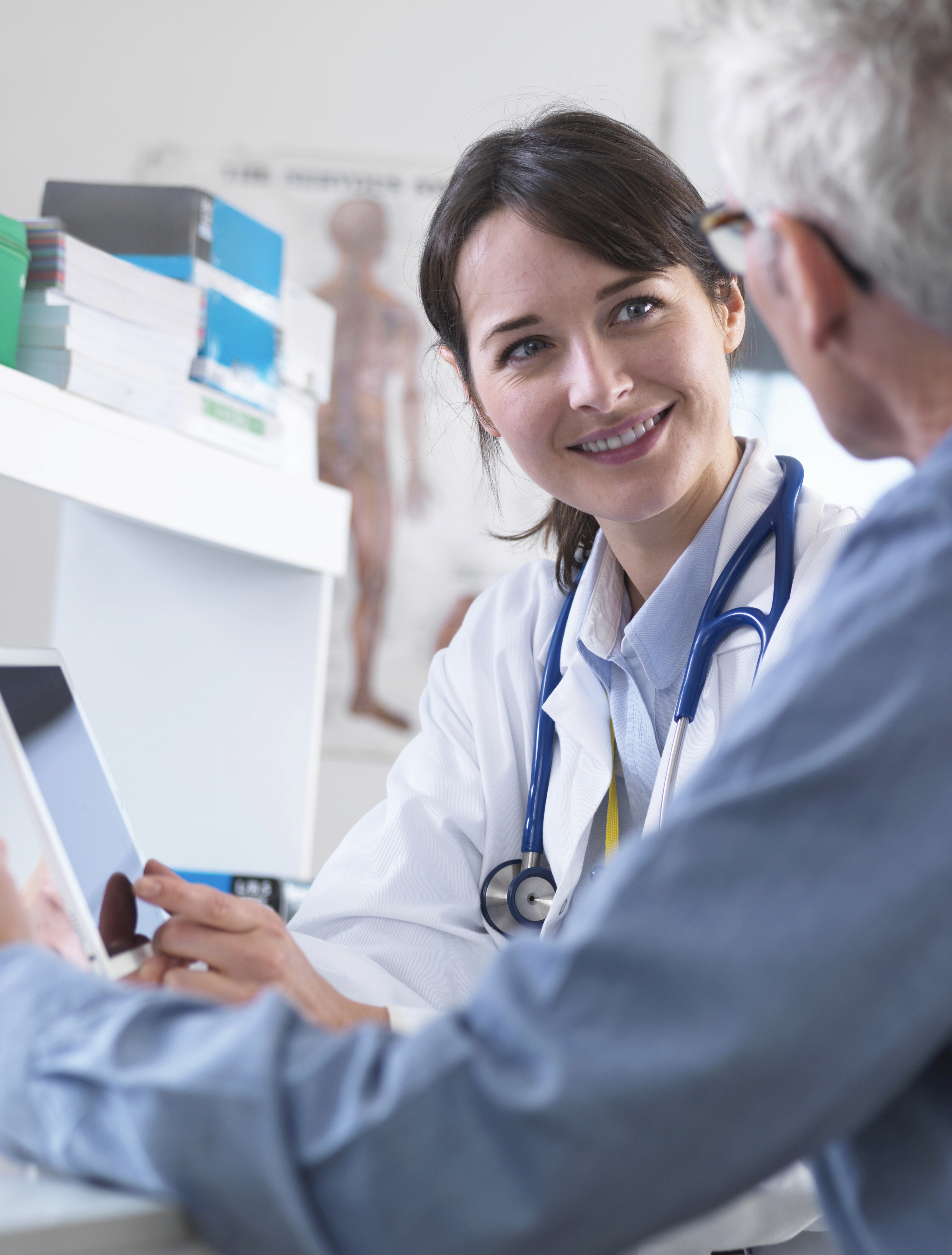 mitarbeiter-stellt-software-individuell-ein