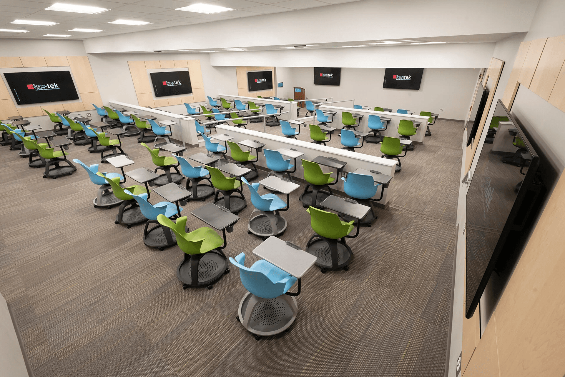 University lecture hall with projection and audio system