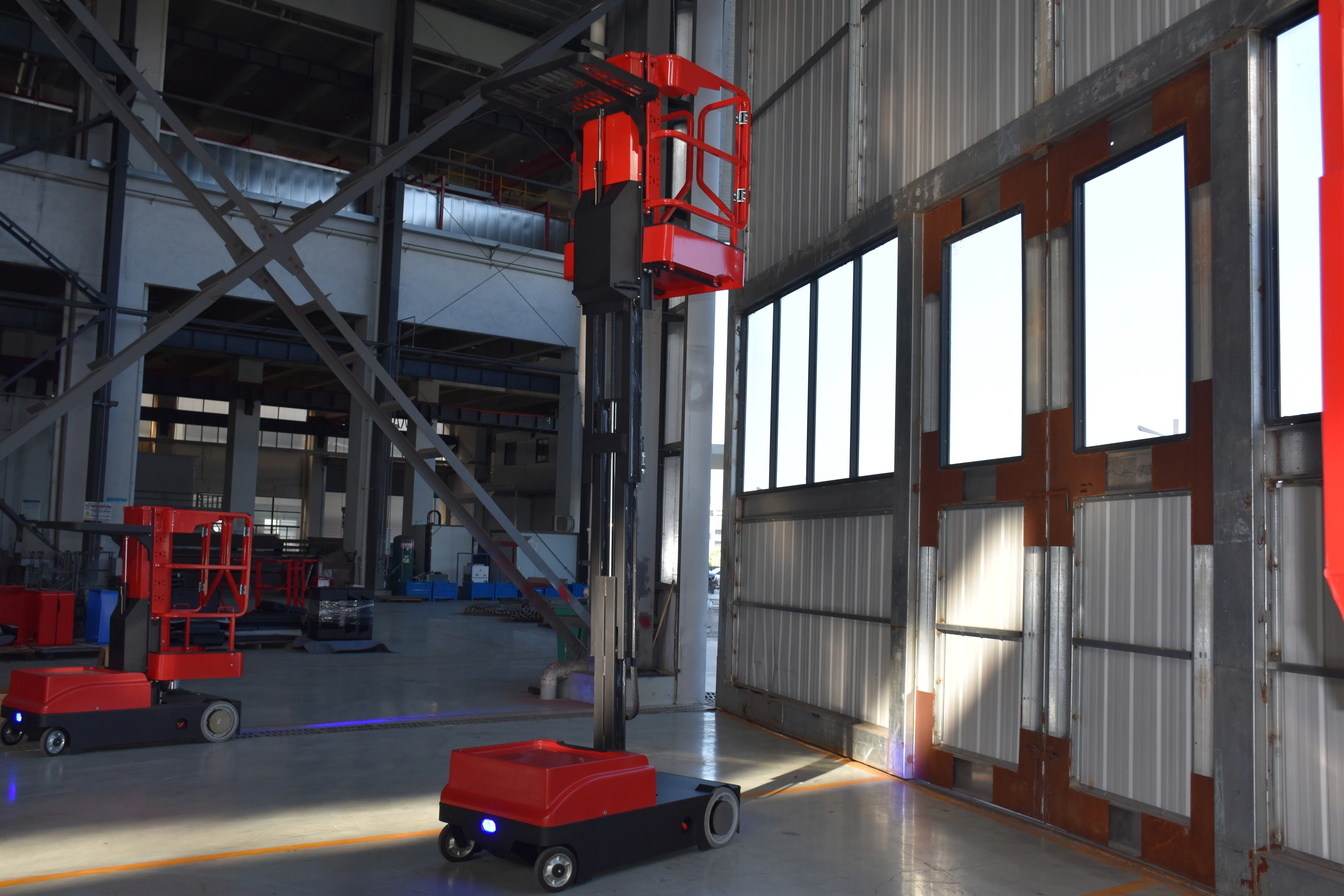 When Should You Choose a Self-Propelled Order Picker?