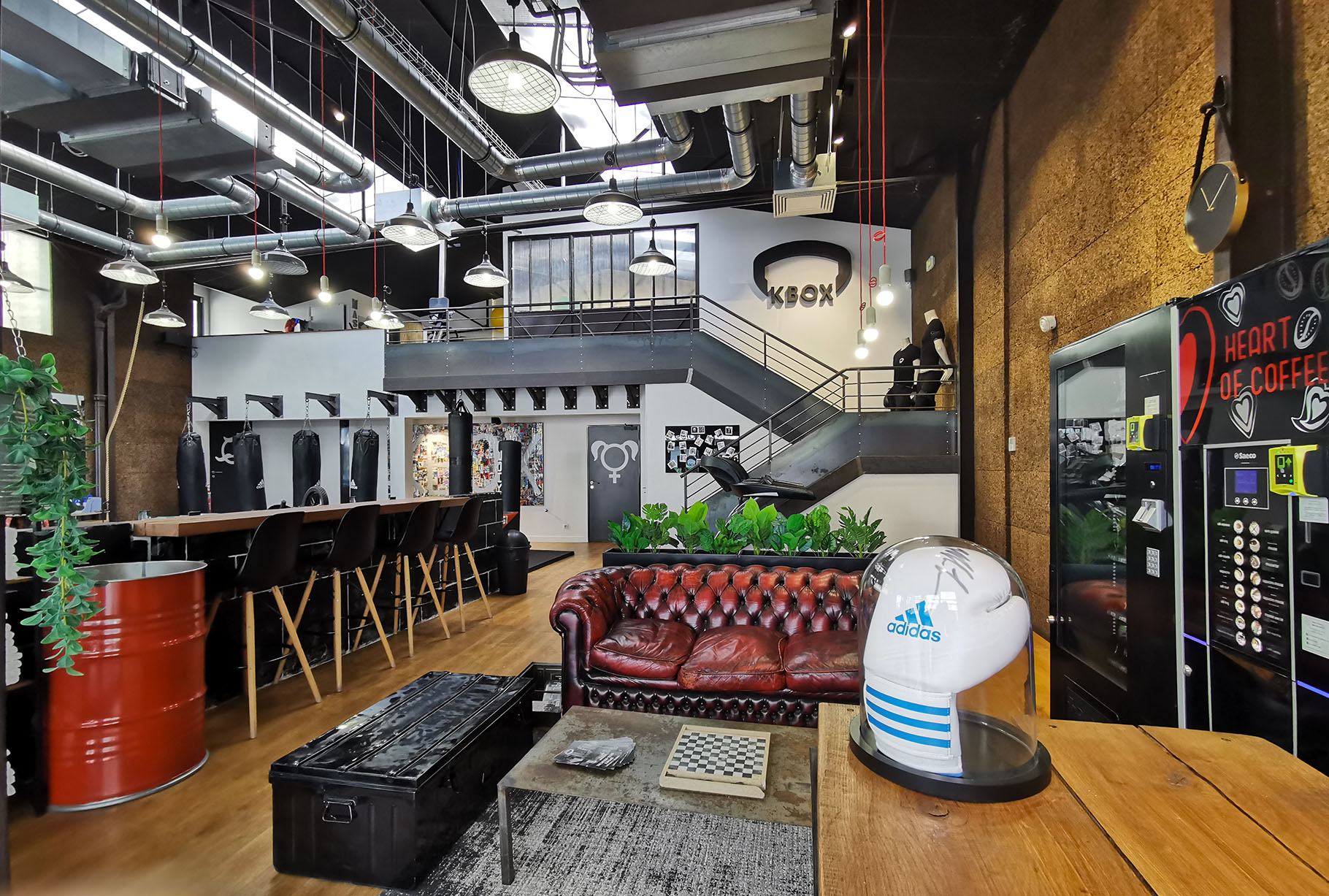 Espace de repos salle de sport boxe