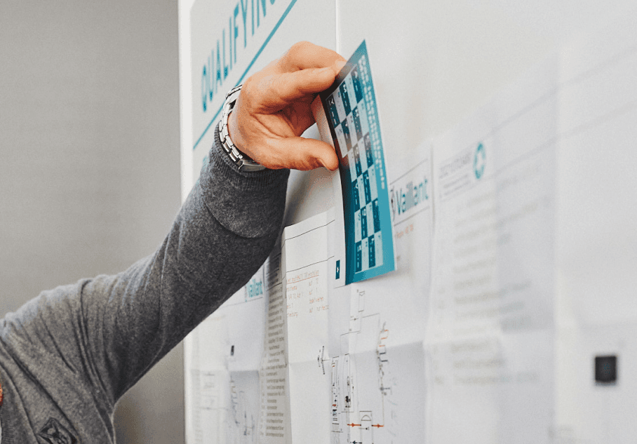 Technisches Verständnis trifft Spielstrategie – im Training entsteht echte Verbindung zwischen Theorie und Praxis.
