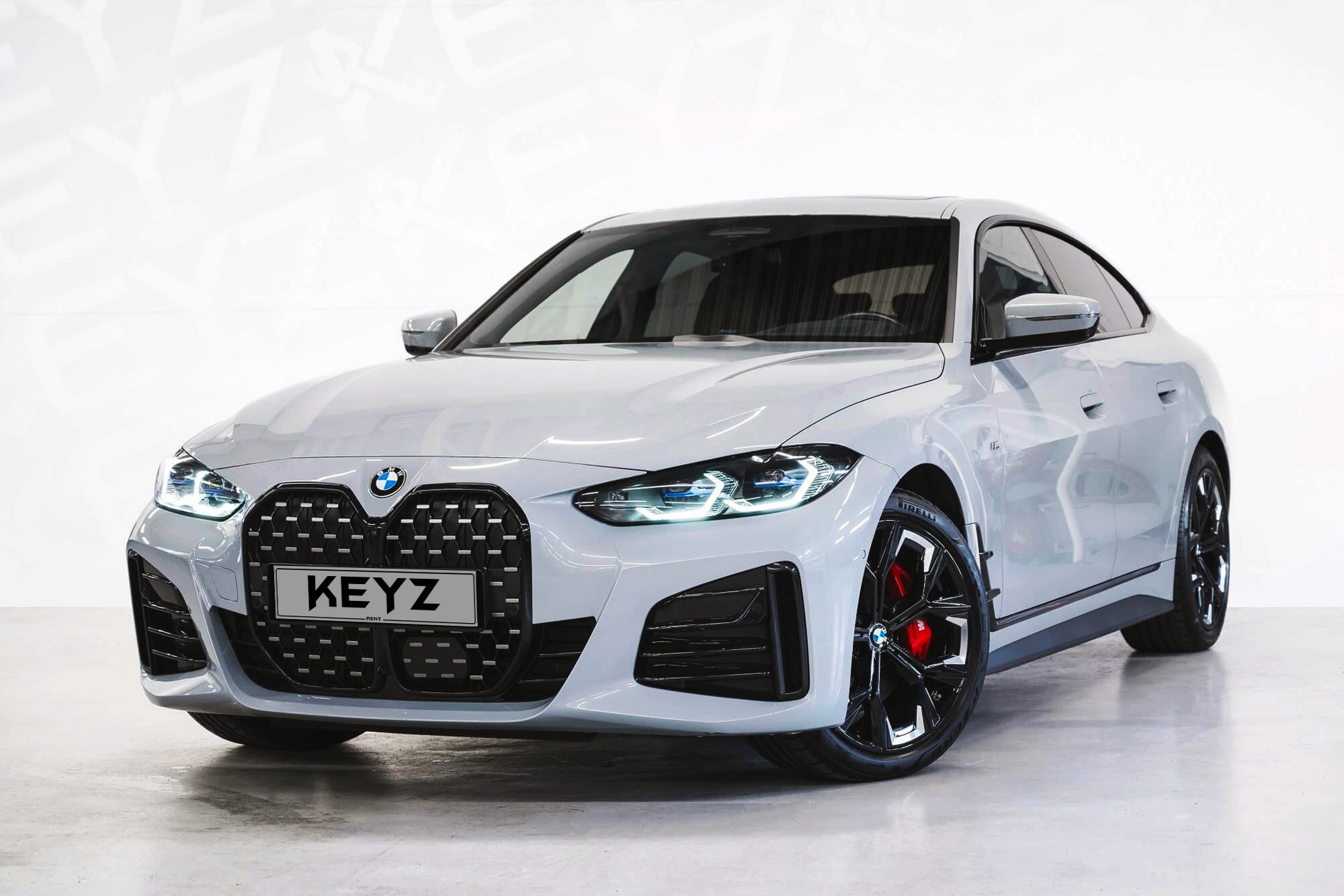 Vue extérieure BMW 430i Gran Coupe Gris – Location Berline à Dubaï | Keyz Rent